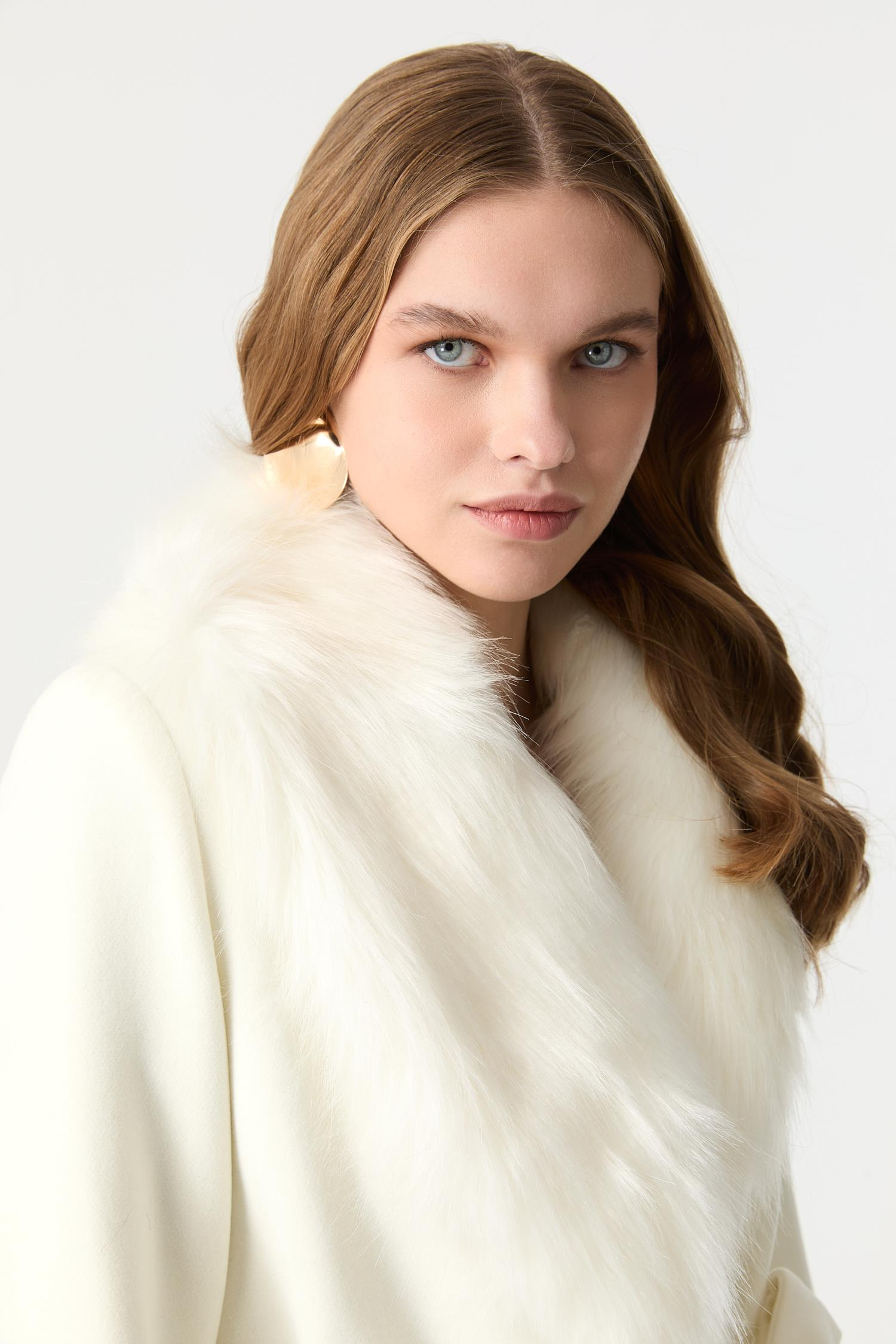 Kürk Yaka Detaylı Kaşe Kaban-KEMIK