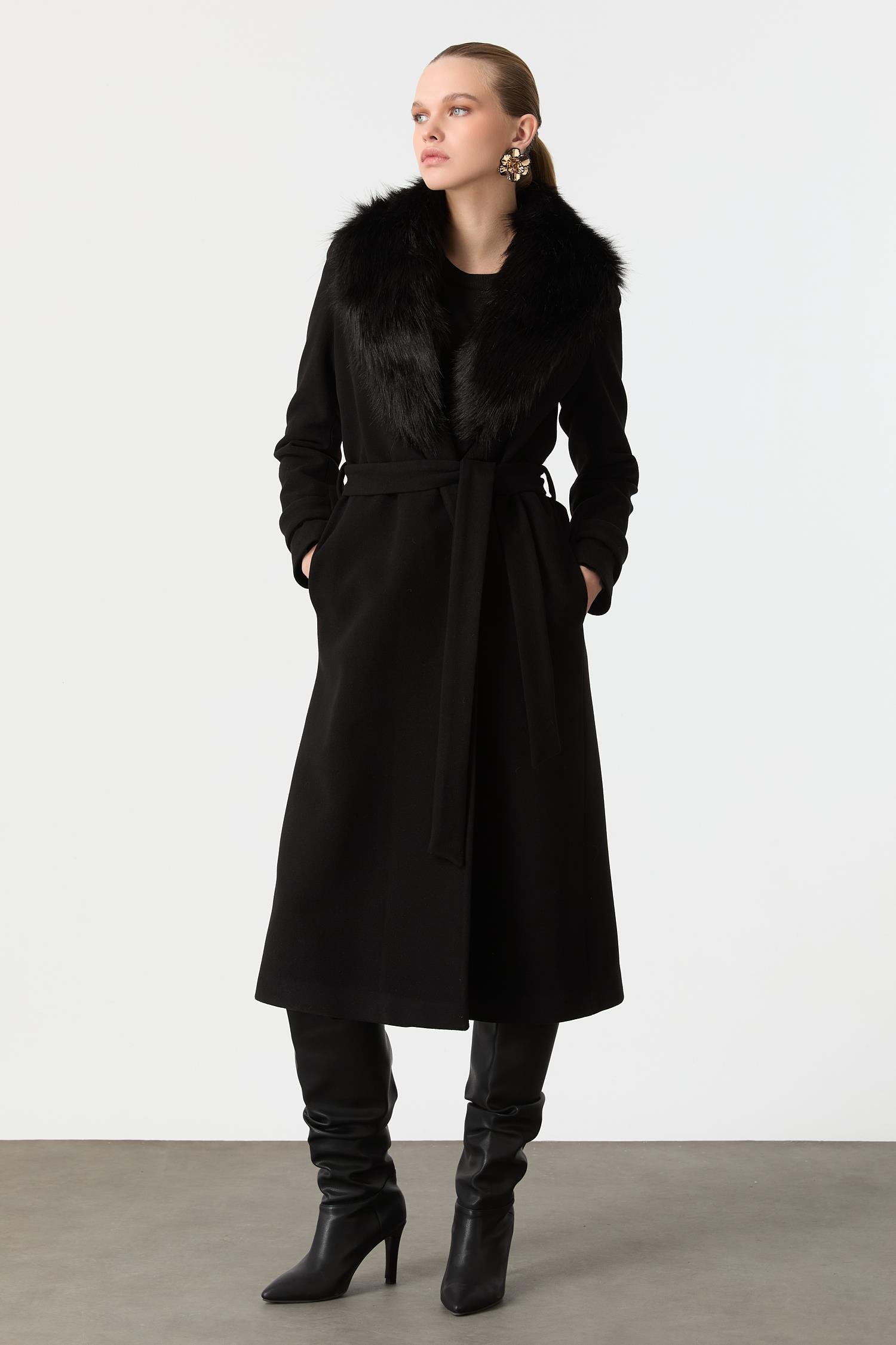 Kürk Yaka Detaylı Kaşe Kaban-SİYAH