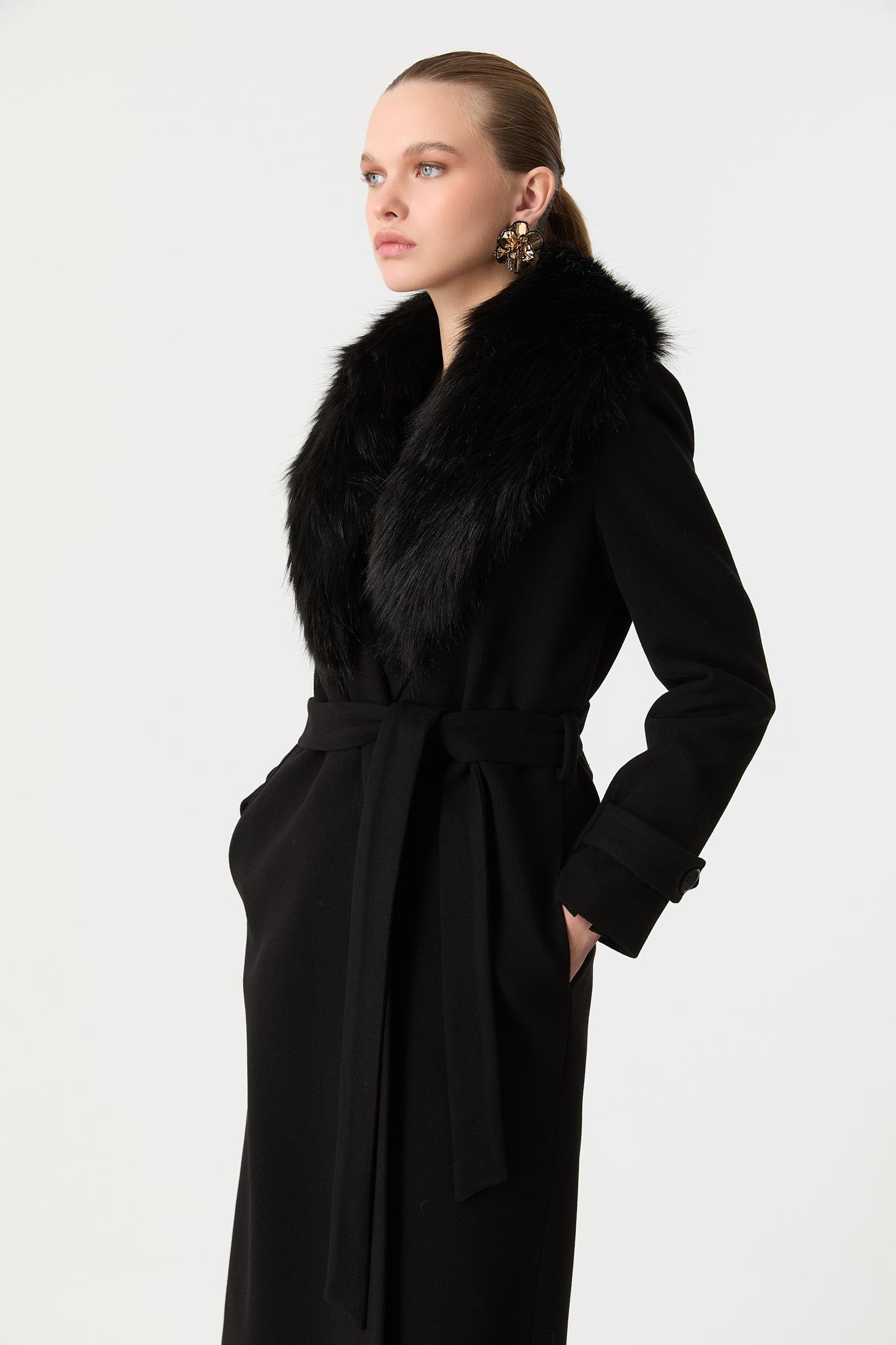 Kürk Yaka Detaylı Kaşe Kaban-SİYAH