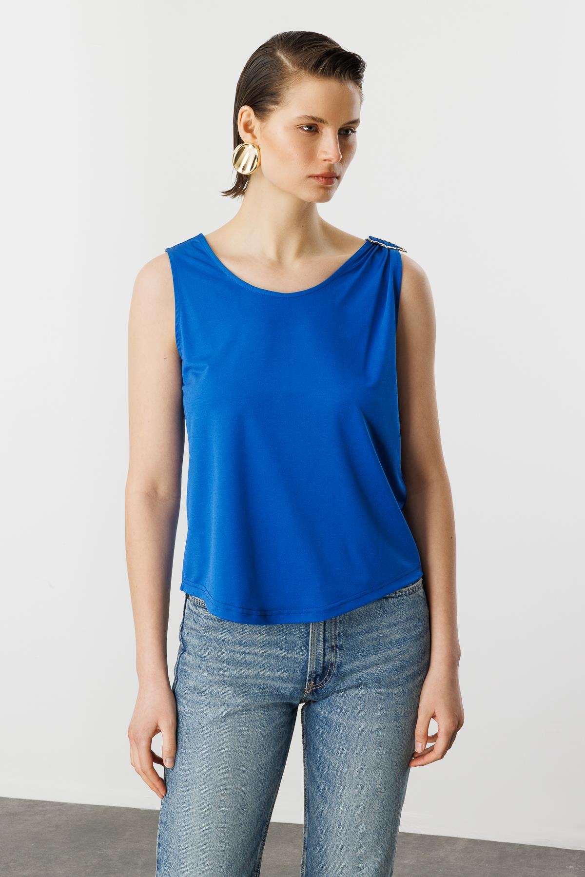 Metal Aksesuarlı Kolsuz Bluz-SAX