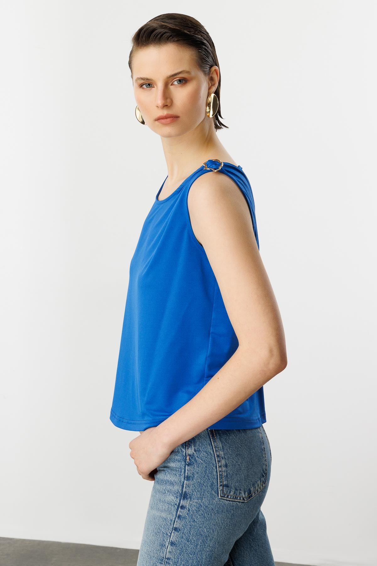 Metal Aksesuarlı Kolsuz Bluz-SAX