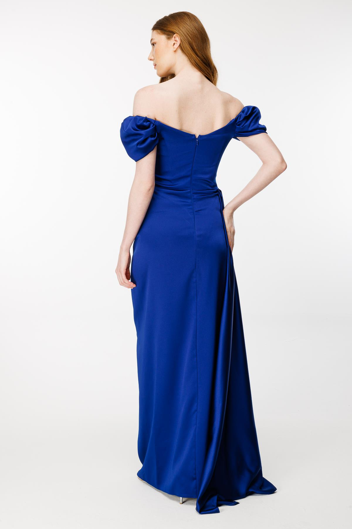 Omuzları Düşük Yırtmaçlı Saten Abiye - SAX