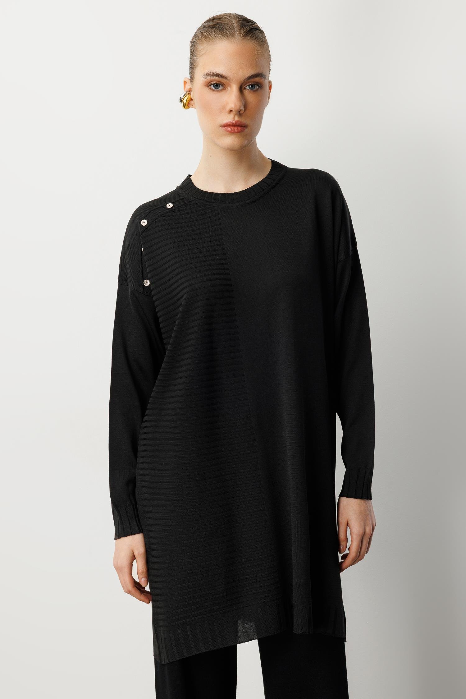 Omzu Düğme Detaylı Triko Tunik-SİYAH