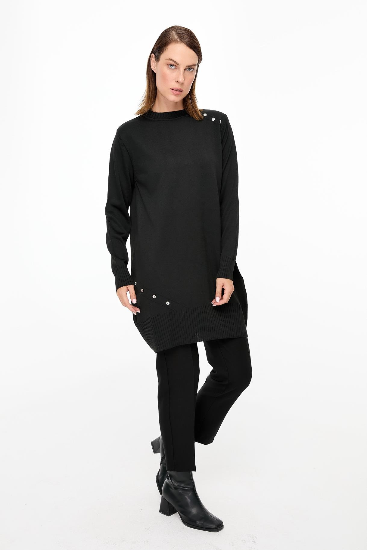 Omzu ve Eteği Düğmeli Triko Kazak - SİYAH