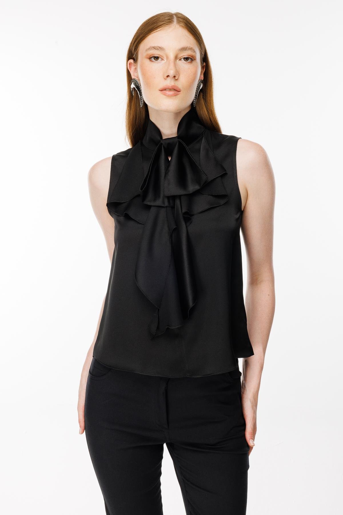 Önü Fular Detaylı Saten Bluz - SİYAH