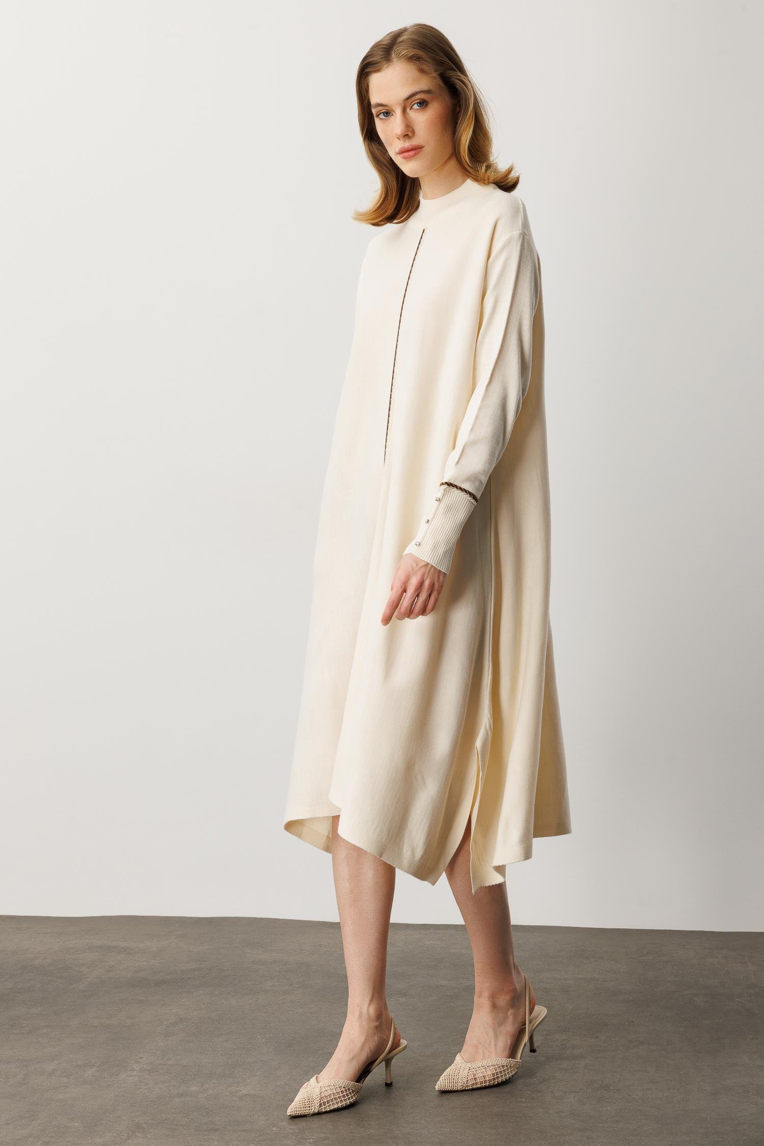 Önü Simli Şerit Detaylı Triko Elbise-KREM