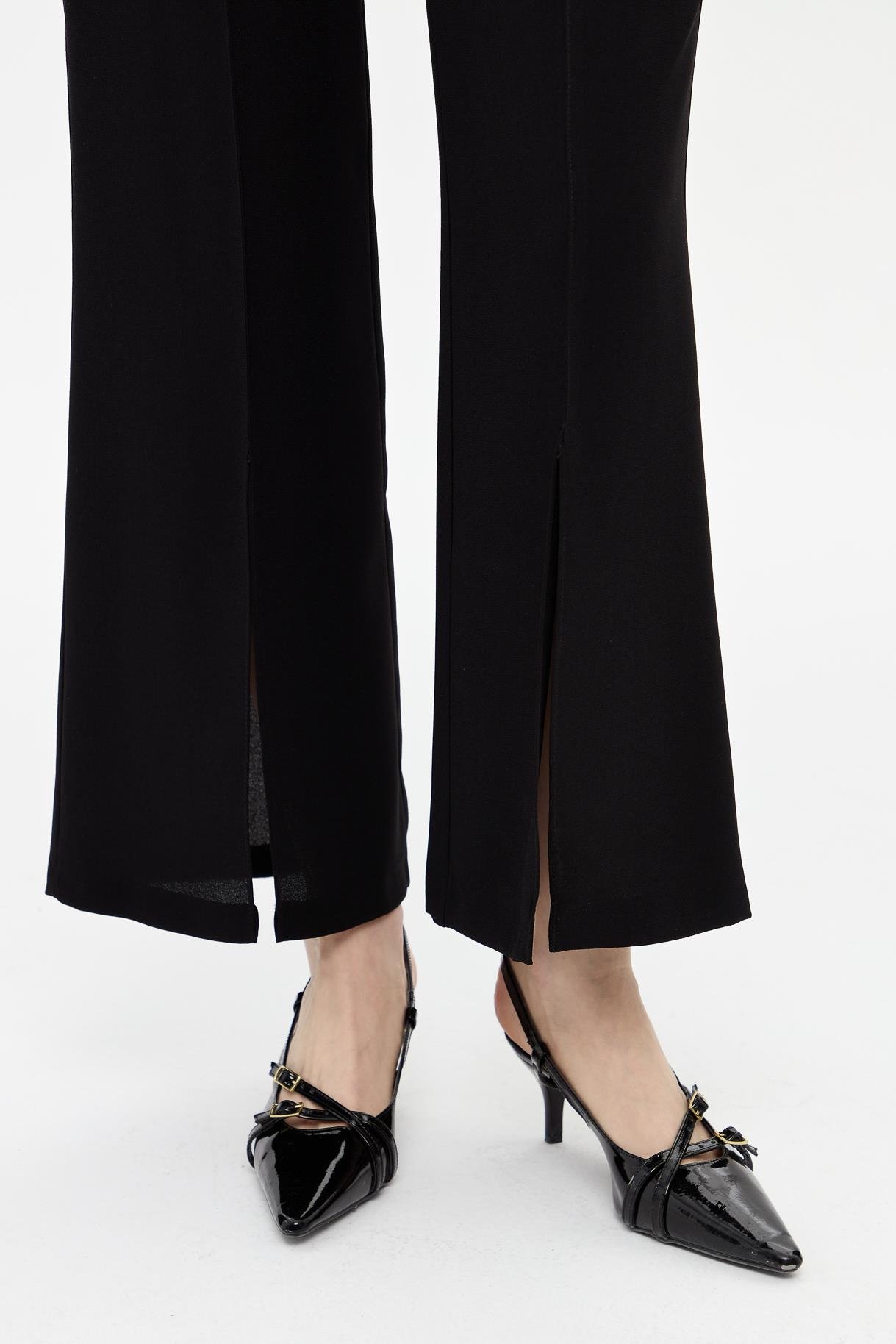 Paça Yırtmaçlı Nervür Detaylı Pantolon - SİYAH