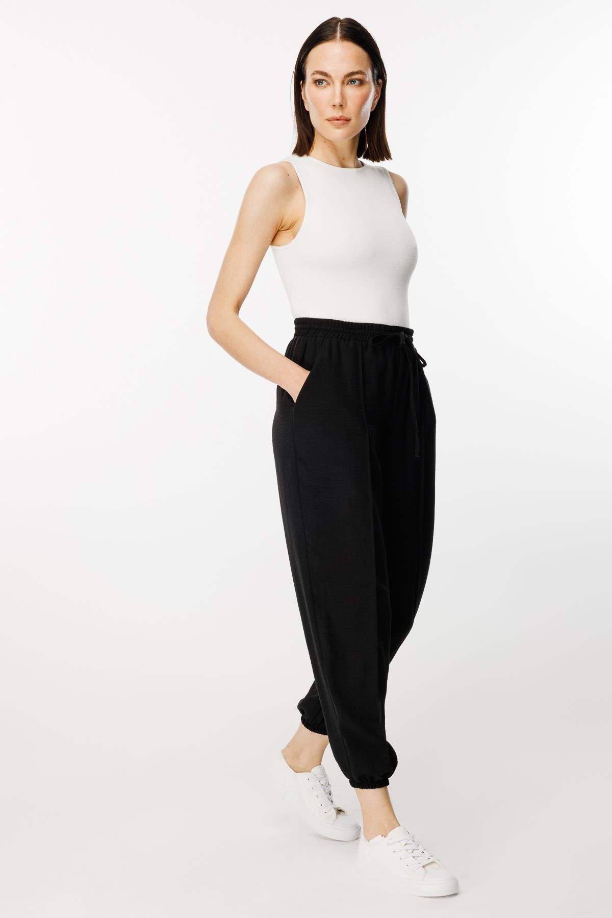 Paçası Lastikli Nervür Detaylı Keten Pantolon - SİYAH