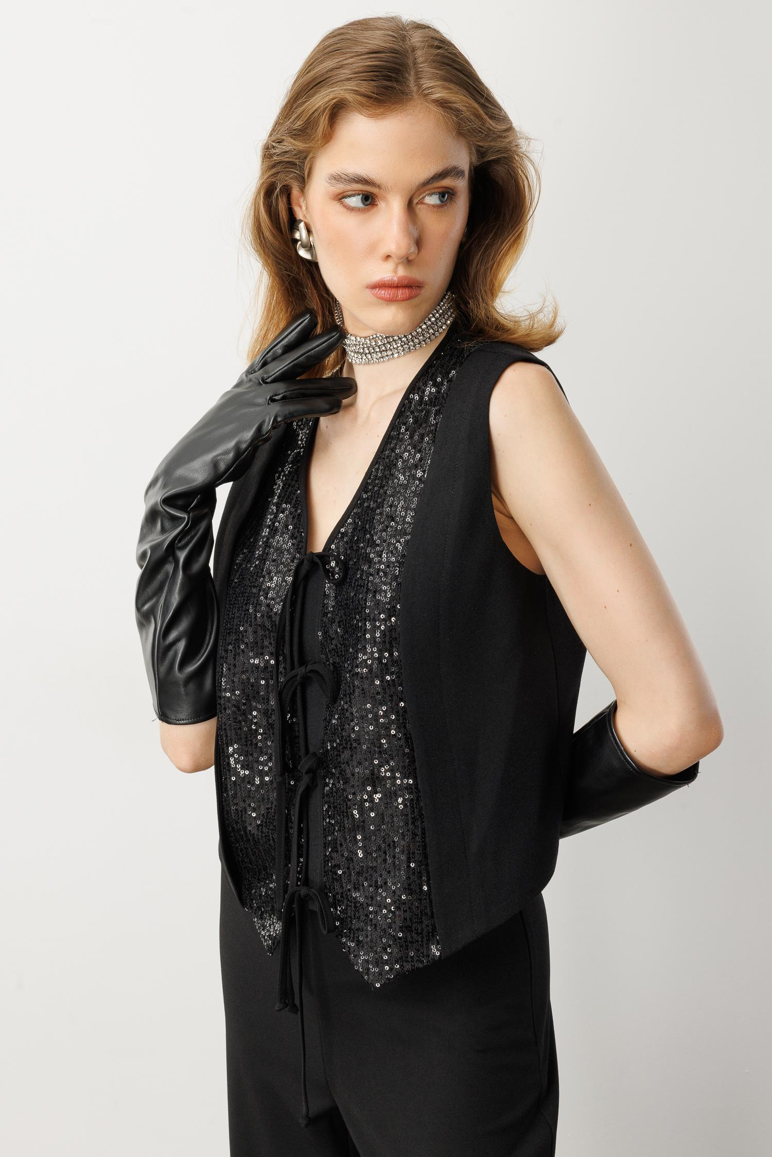 Payet İşlemeli Krep Yelek-SİYAH