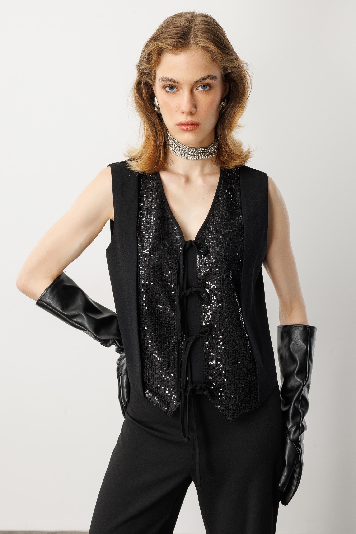 Payet İşlemeli Krep Yelek-SİYAH