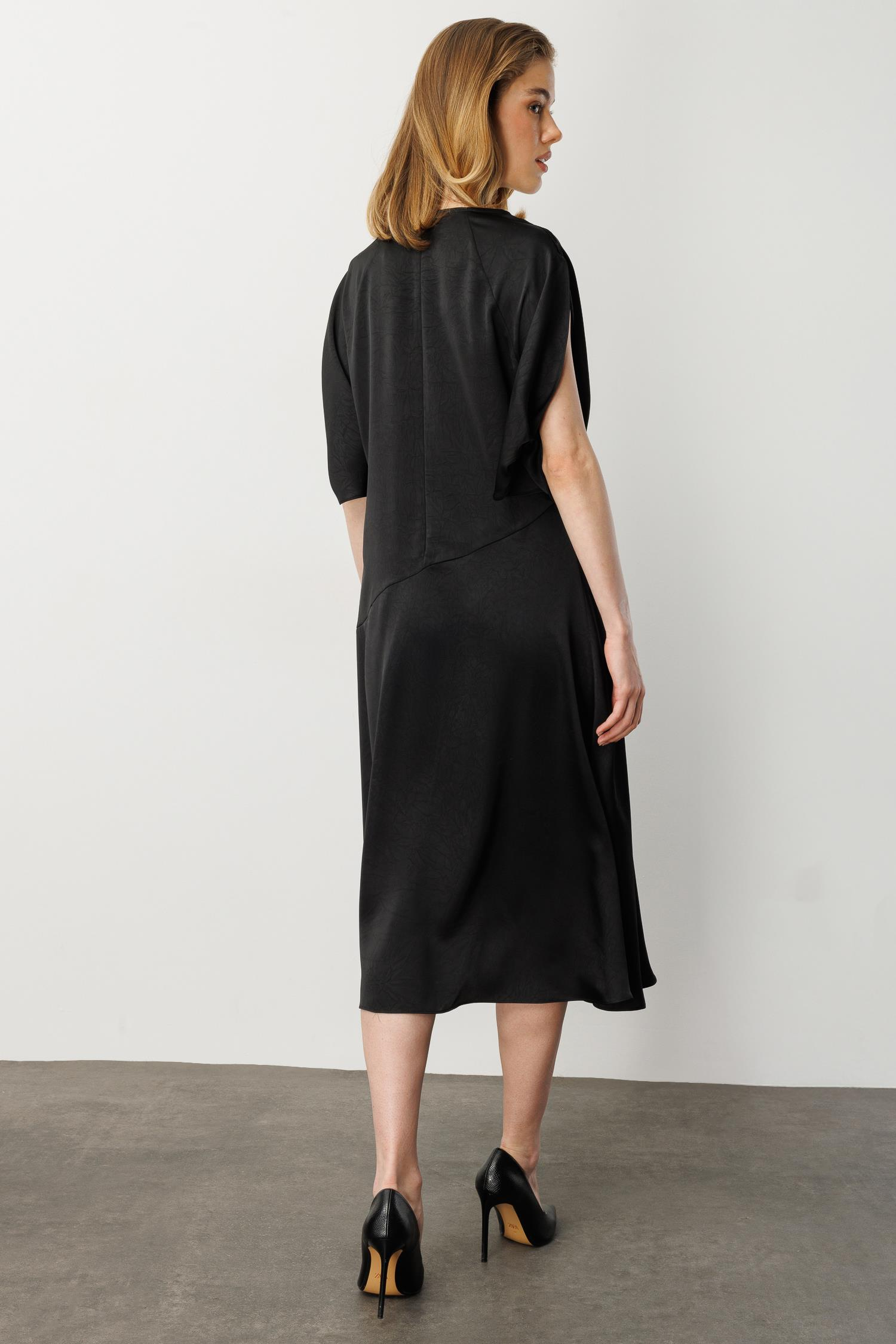 Saten Görünüm Kol Detaylı Elbise-SİYAH