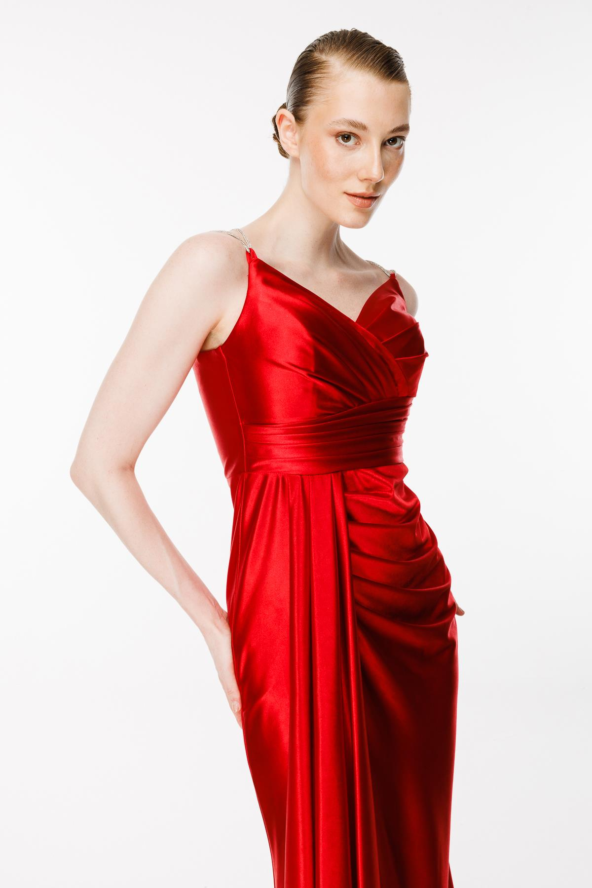 Simli İp Askılı Yırtmaçlı Saten Abiye - KIRMIZI