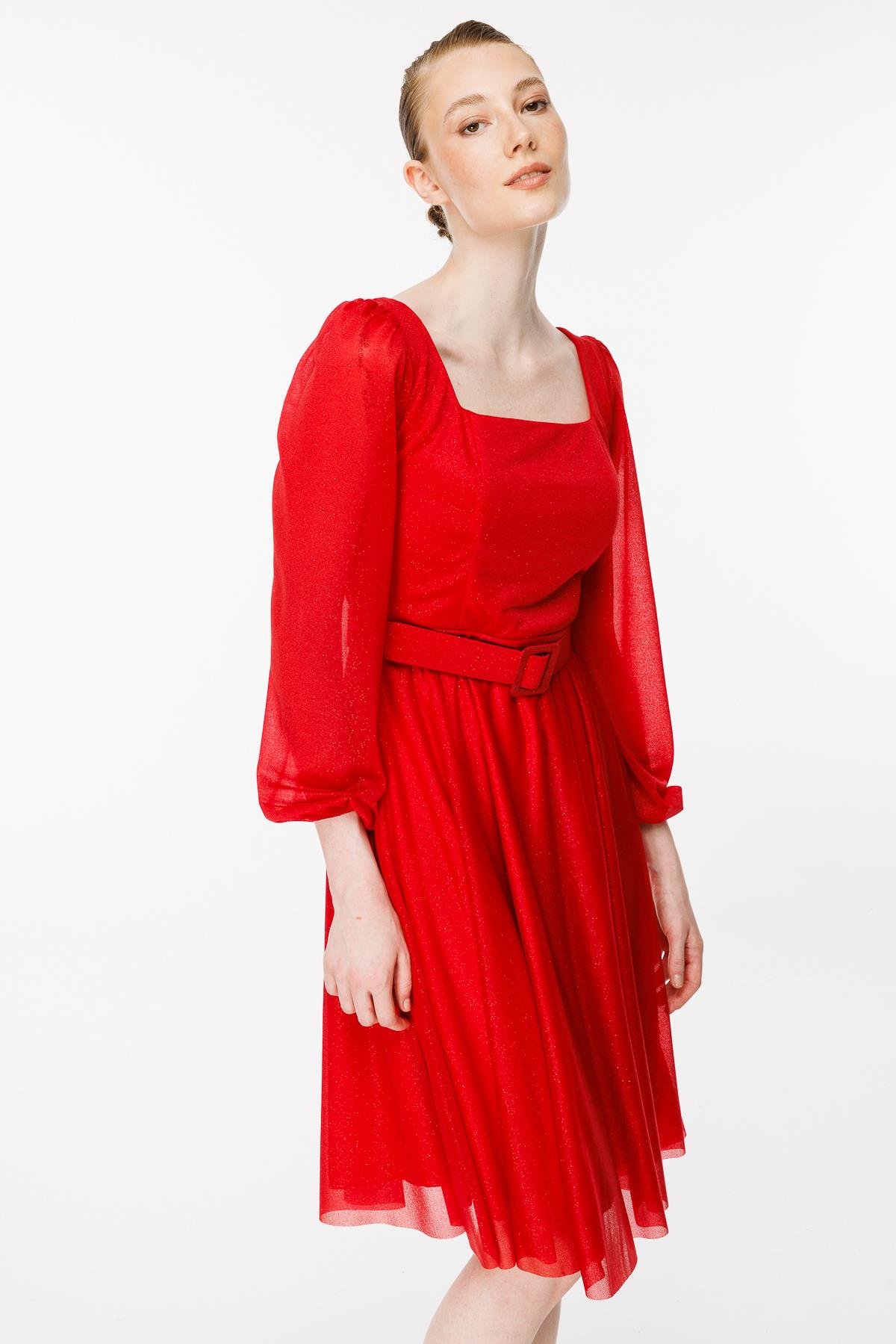 Simli Ve Kemerli Kısa Abiye Elbise - KIRMIZI