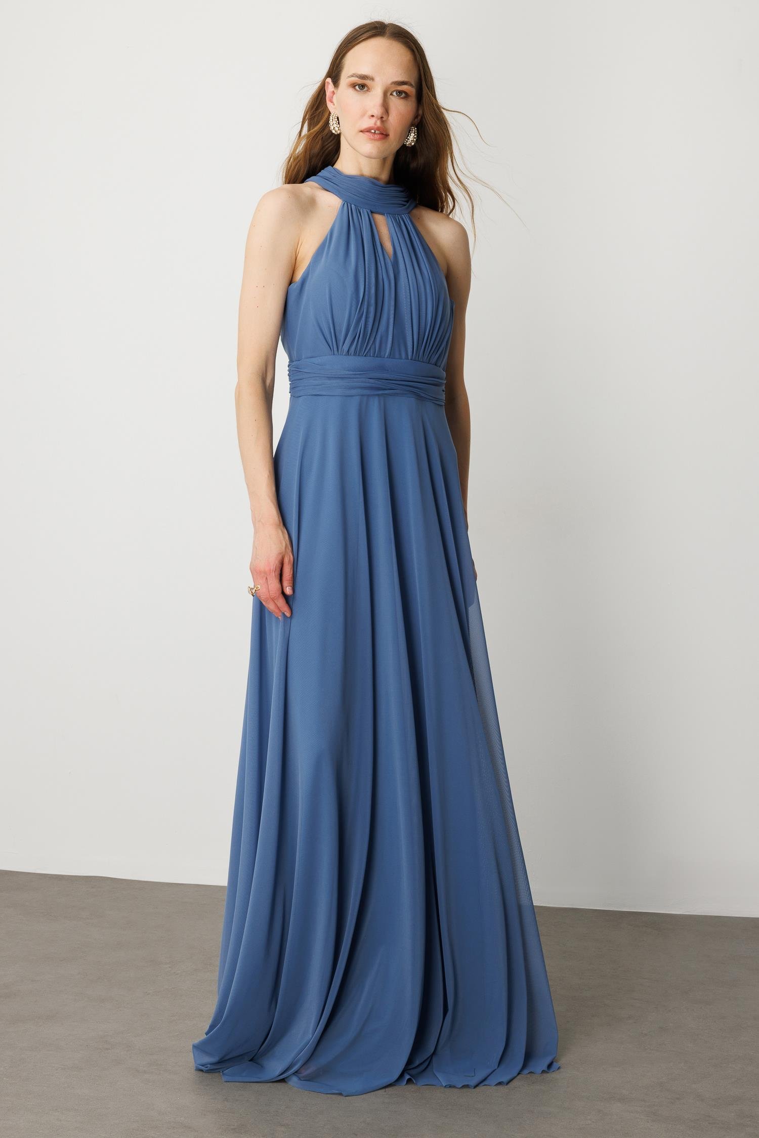 Sırt Dekolteli Kloş Etekli Tül Uzun Abiye Elbise-İNDİGO