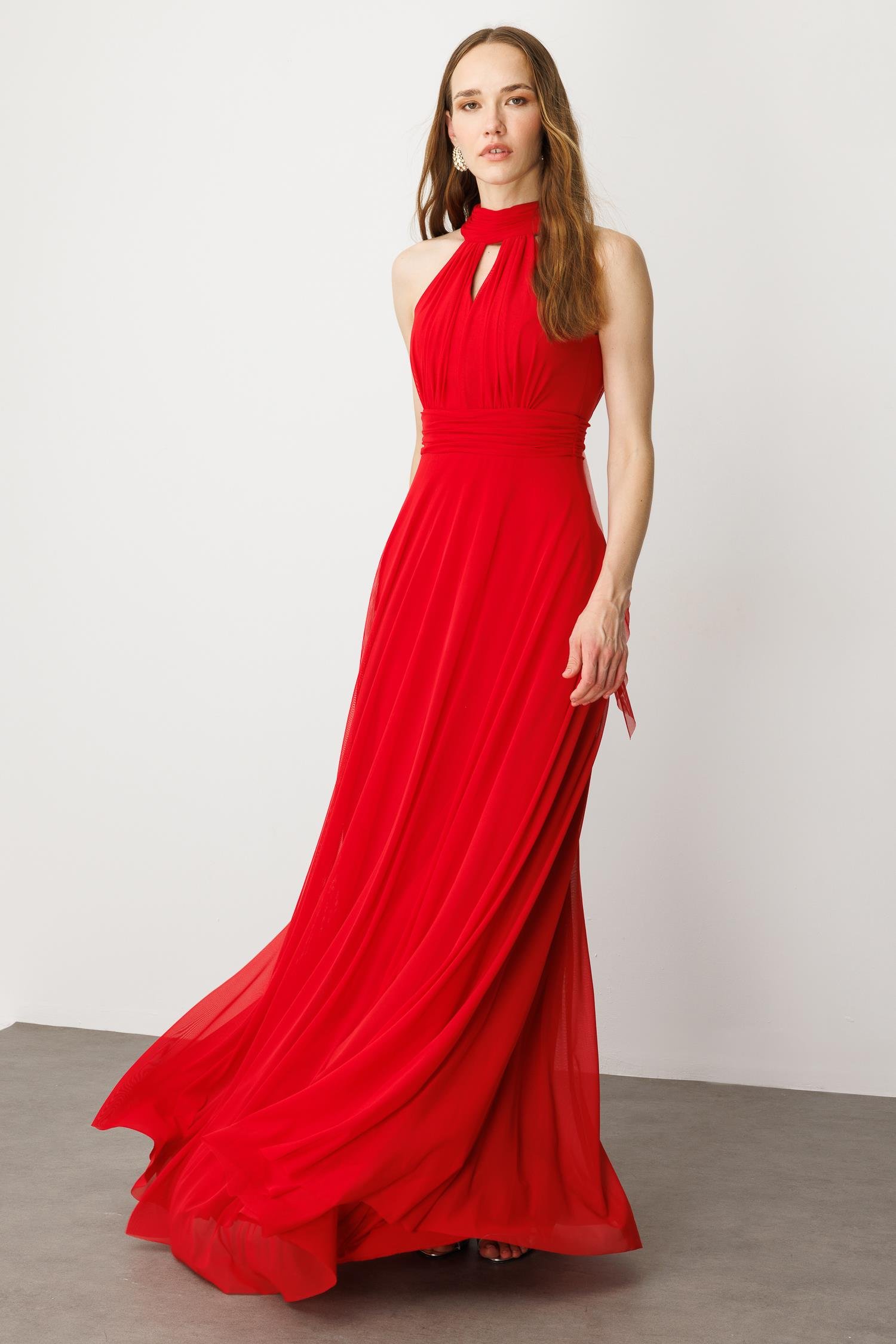 Sırt Dekolteli Kloş Etekli Tül Uzun Abiye Elbise-KIRMIZI