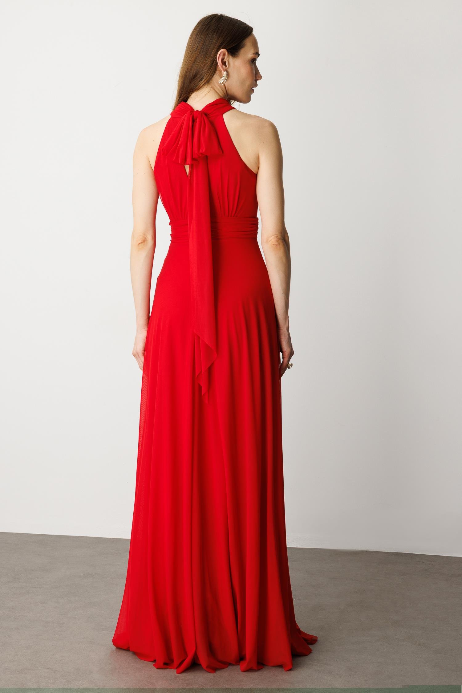 Sırt Dekolteli Kloş Etekli Tül Uzun Abiye Elbise-KIRMIZI