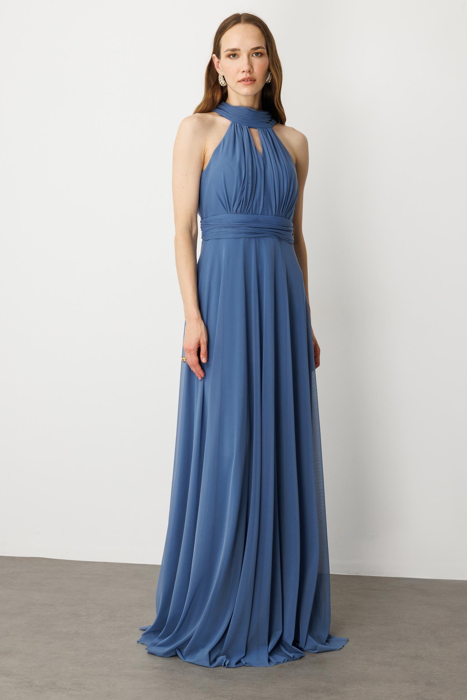 Sırt Dekolteli Kloş Etekli Tül Uzun Abiye Elbise-İNDİGO