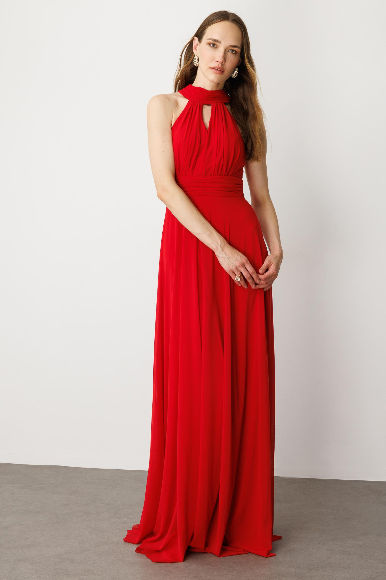 Sırt Dekolteli Kloş Etekli Tül Uzun Abiye Elbise-KIRMIZI