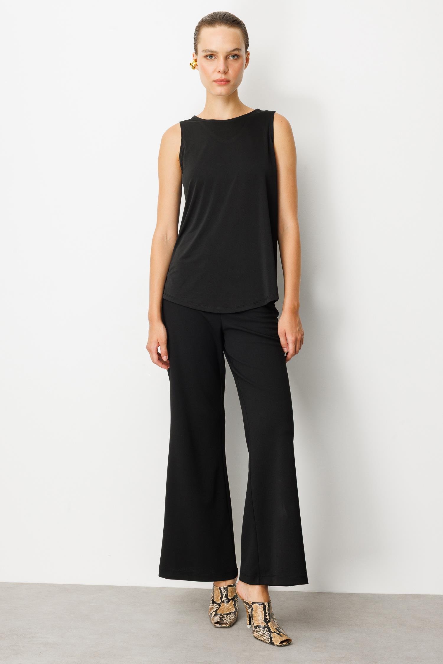 Sırt Detaylı Kolsuz Bluz-SİYAH