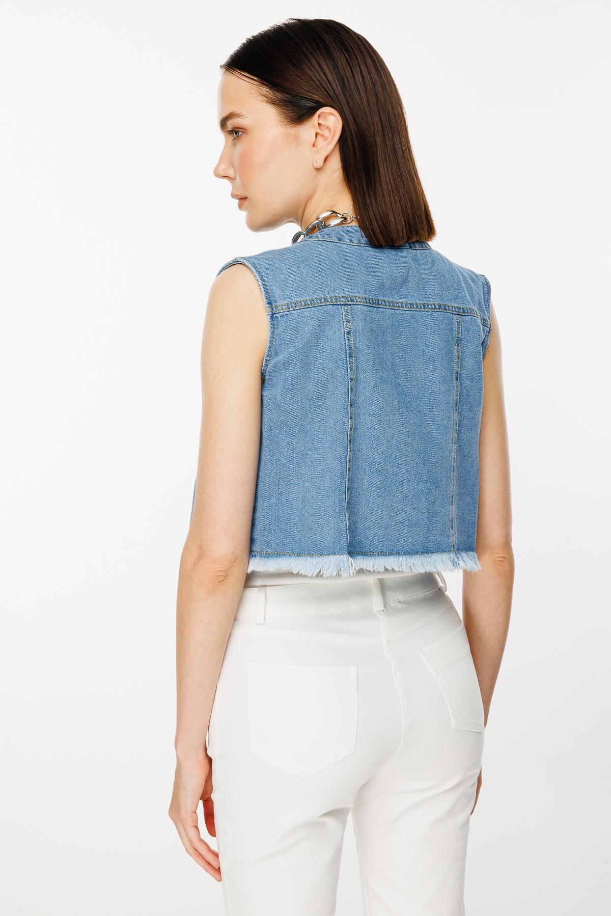 Taş Broş Detaylı Kısa Kot Yelek - A.MAVI