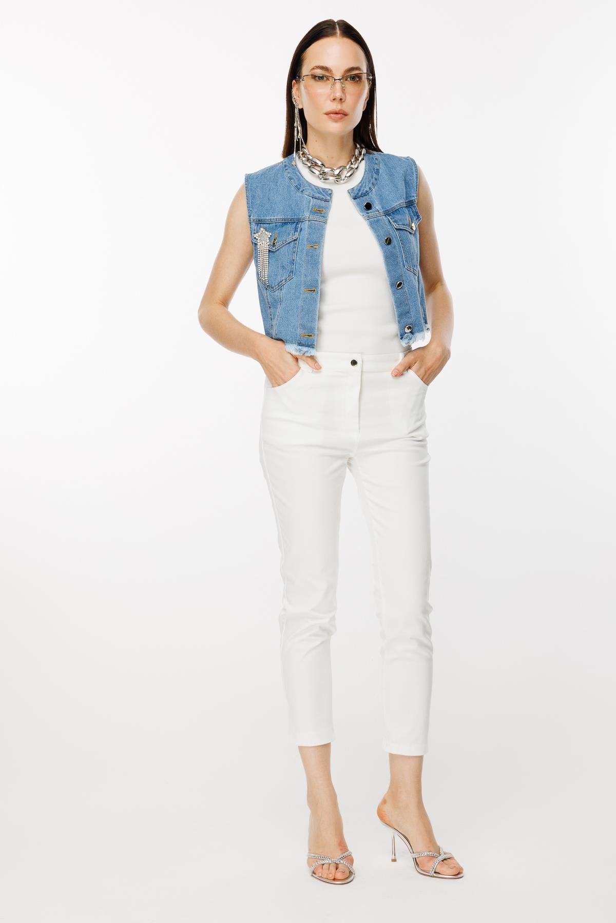 Taş Broş Detaylı Kısa Kot Yelek - A.MAVI