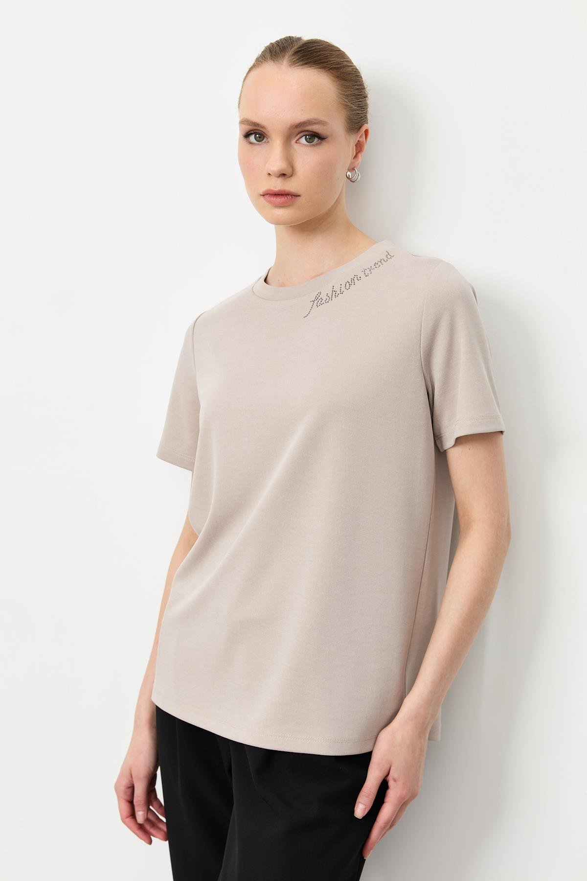 Taş Yazı Detaylı Bluz-BEJ