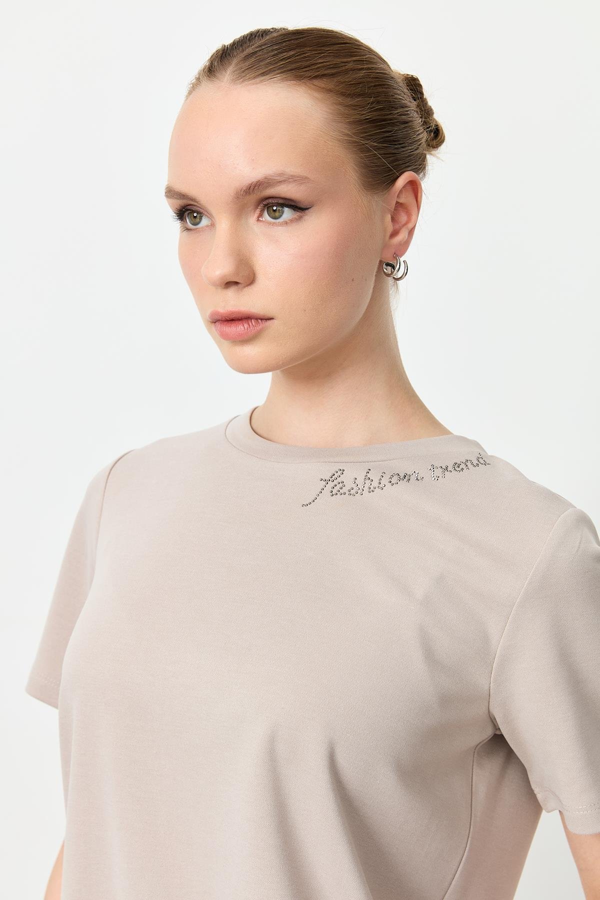 Taş Yazı Detaylı Bluz-BEJ