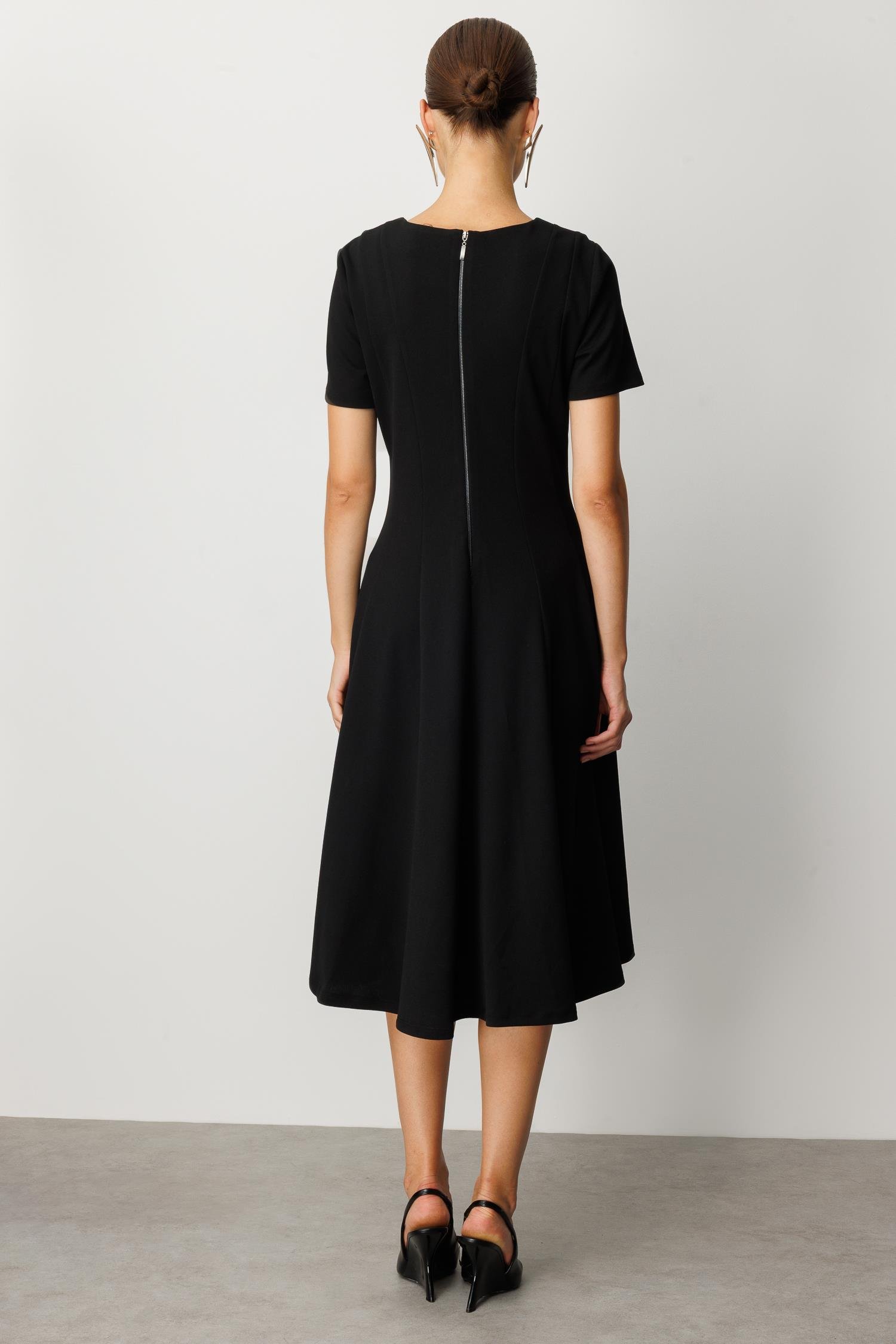 V Yaka Midi Elbise-SİYAH