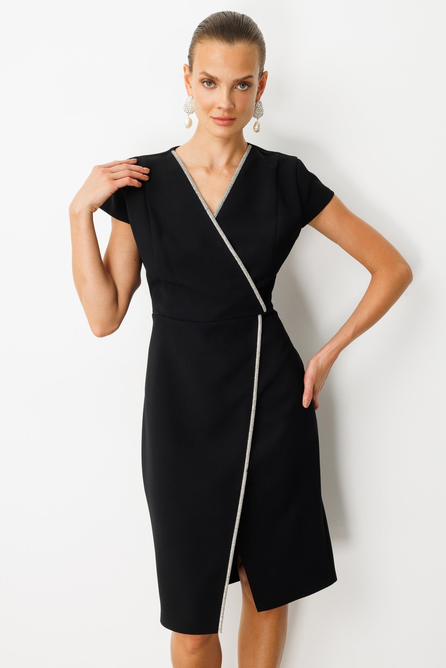 V Yaka Taşlı Kısa Abiye Elbise-SİYAH