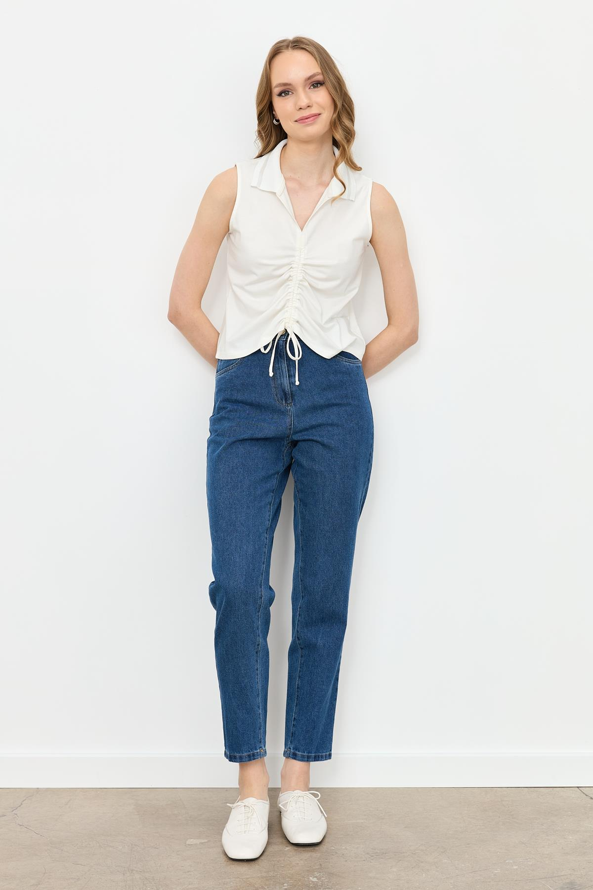 Yaka Detaylı Kolsuz Bluz-KEMIK