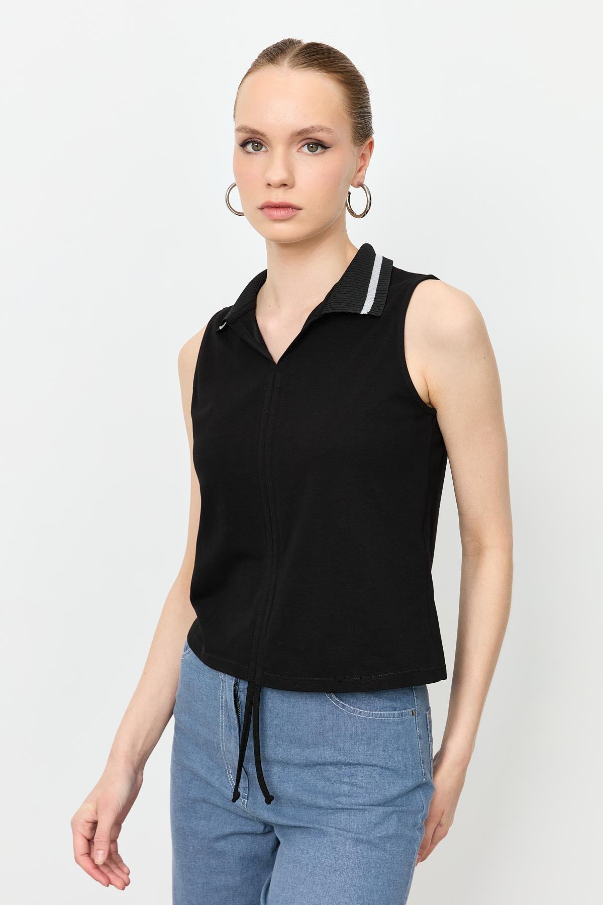 Yaka Detaylı Kolsuz Bluz-SİYAH