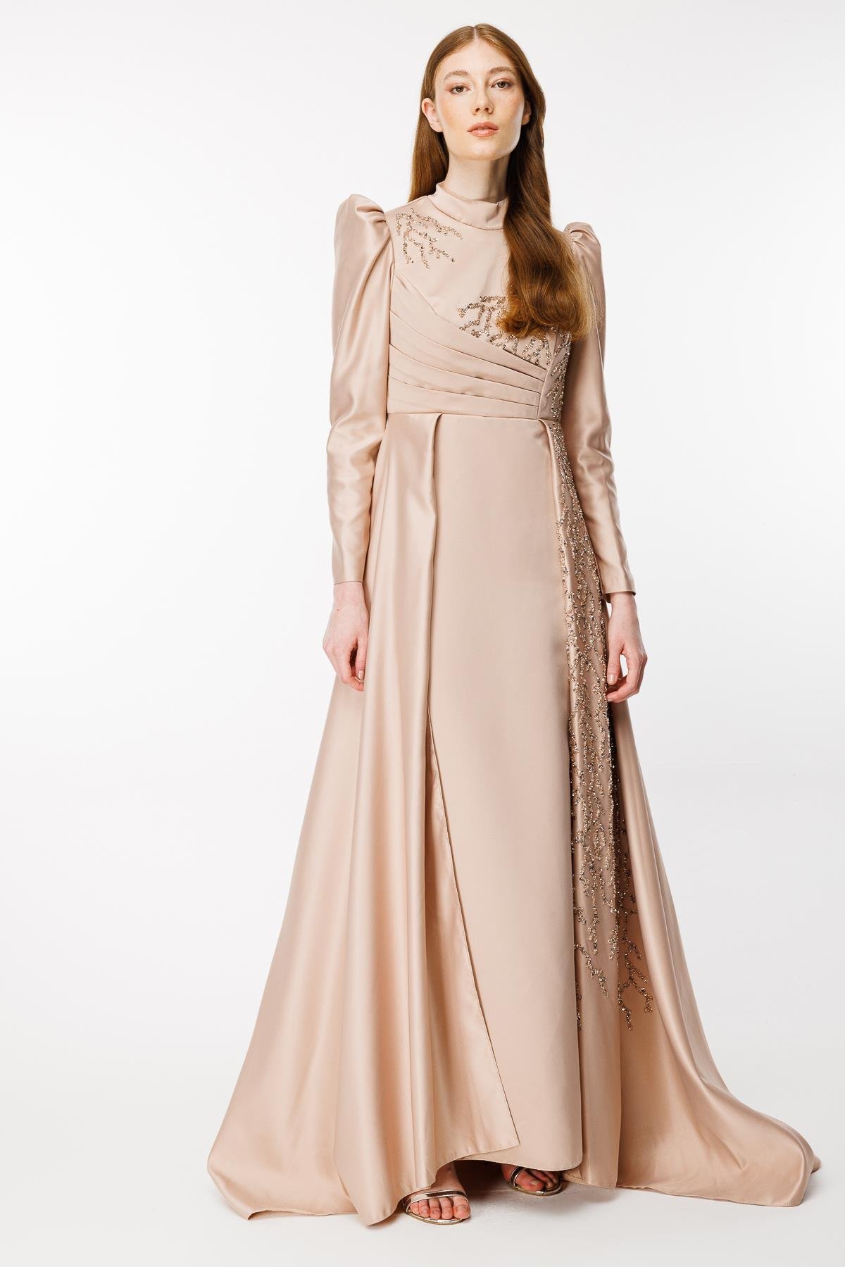 Yaka Ve Eteği İşlemeli Kuyruklu Abiye - GOLD