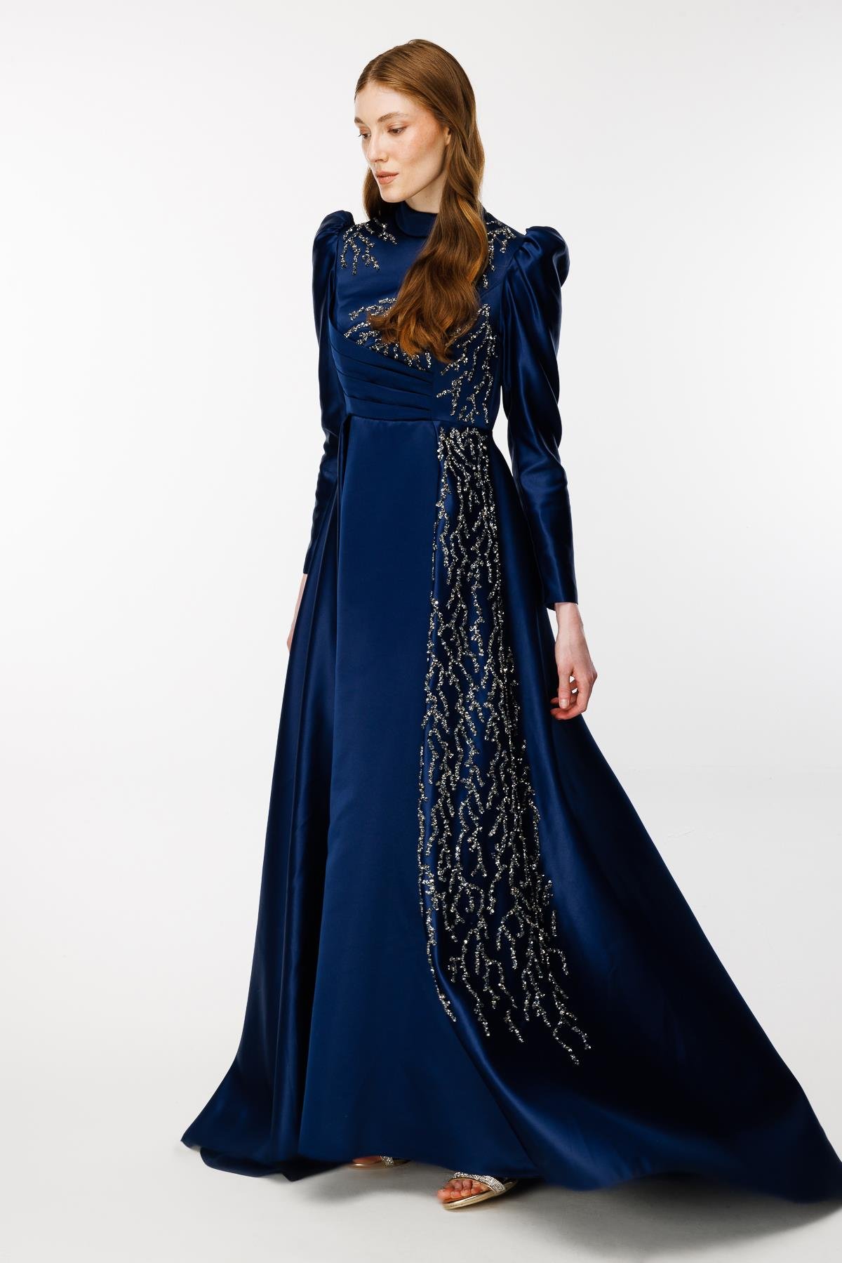 Yaka Ve Eteği İşlemeli Kuyruklu Abiye - LACI