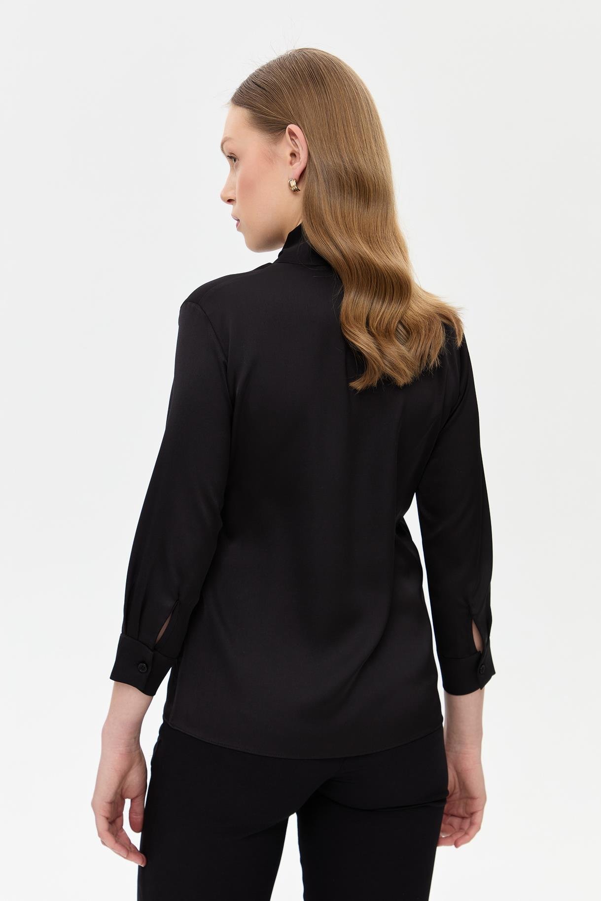 Yakası Fularlı Saten Gömlek - SİYAH