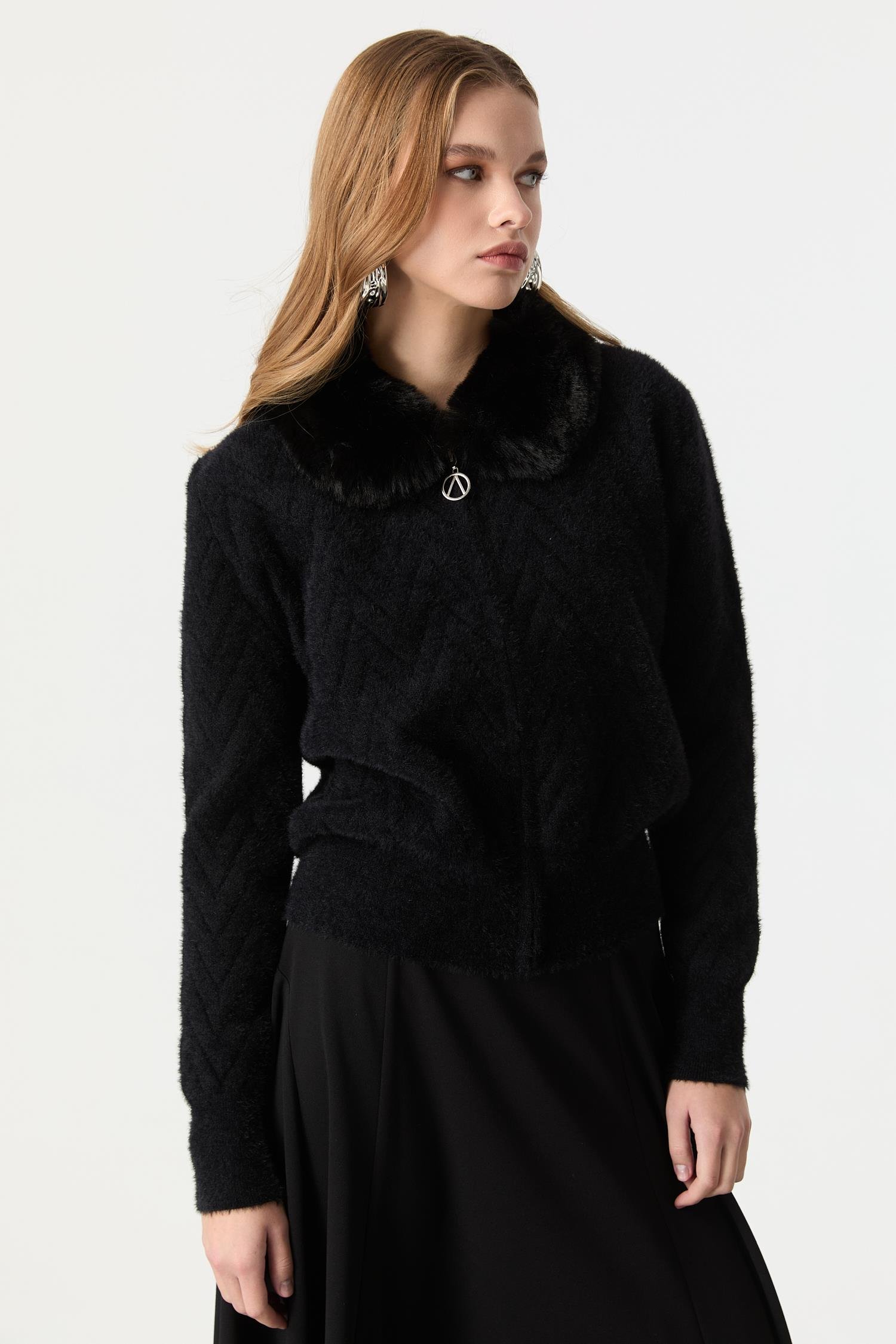 Yakası Kürklü Triko Hırka-SİYAH