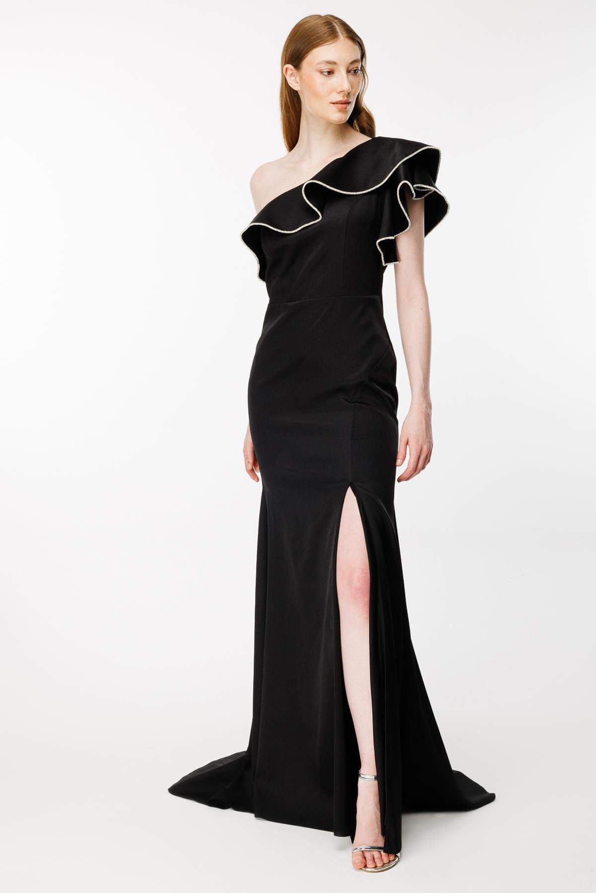 Yakası Taşlı Ve Yırtmaçlı Uzun Abiye - SİYAH