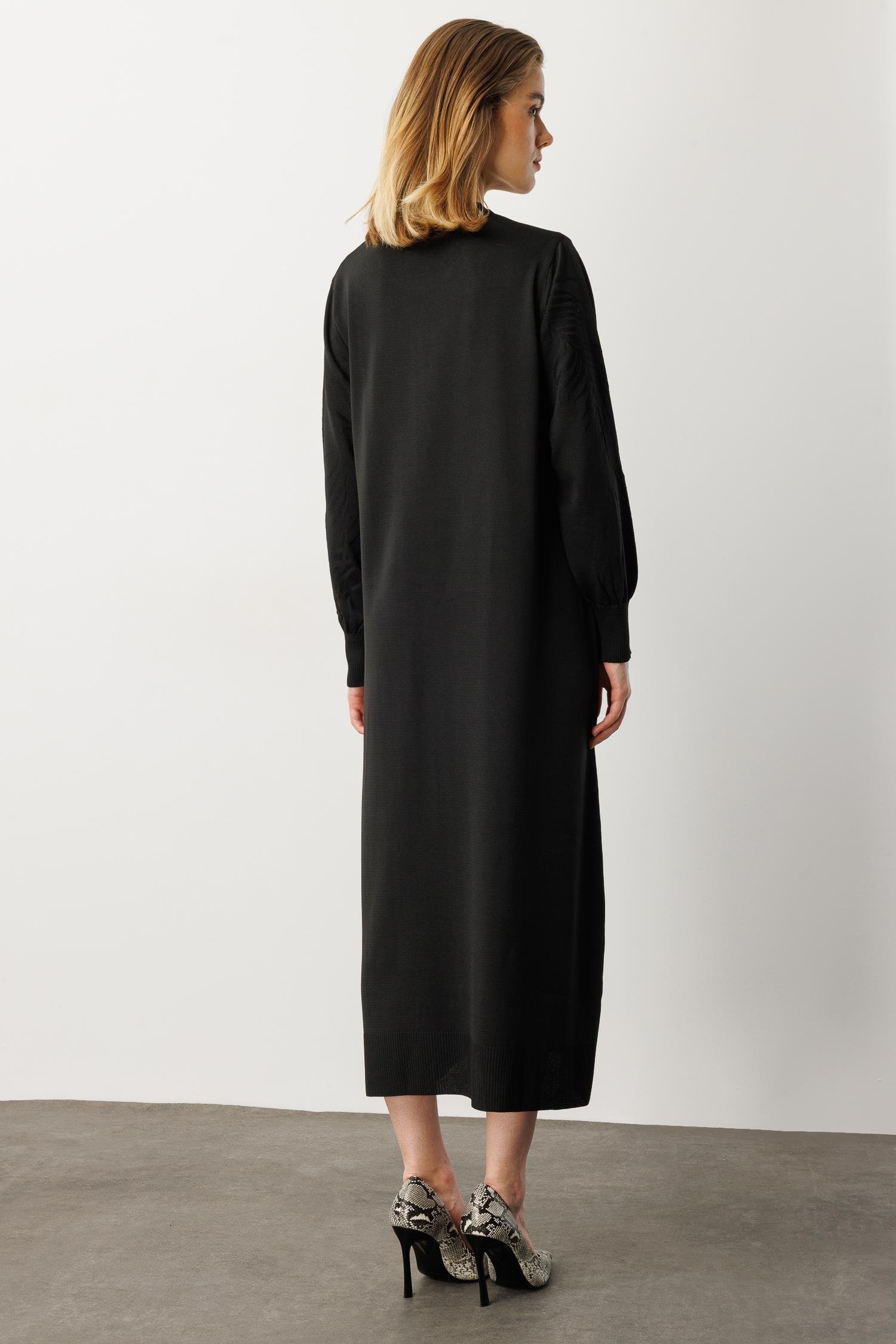 Yaprak Desenli Uzun Triko Elbise-SİYAH