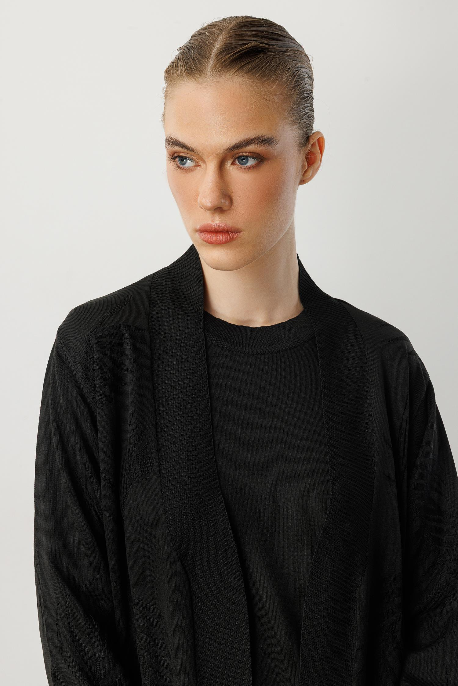 Yaprak Desenli Uzun Triko Hırka-SİYAH