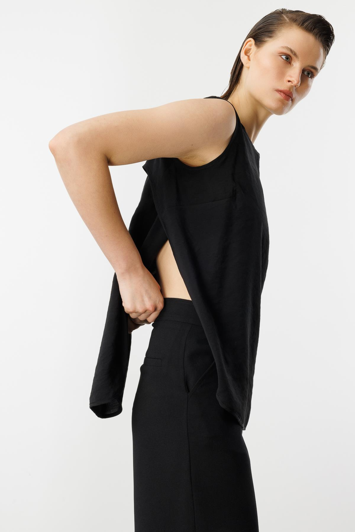 Yırtmaç Detaylı Bluz-SİYAH