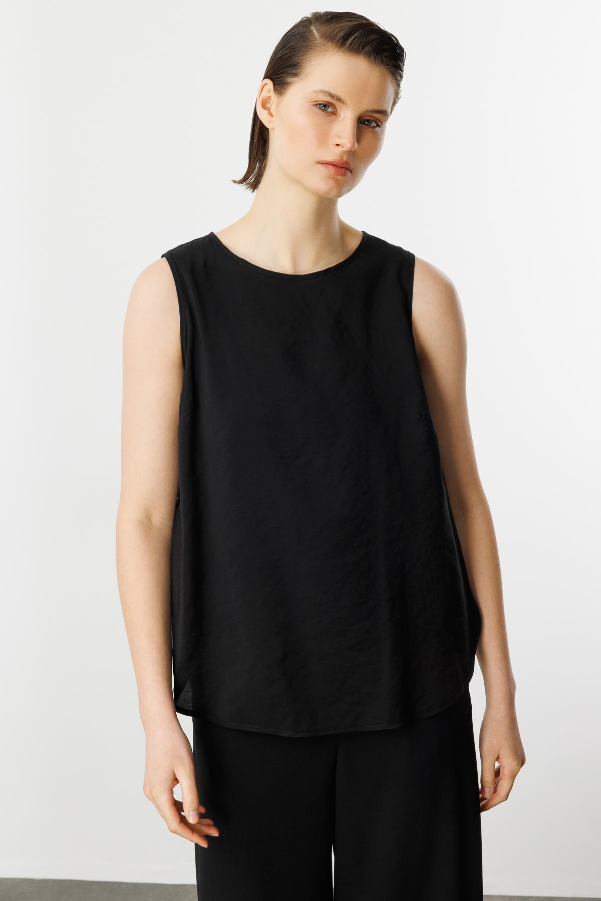 Yırtmaç Detaylı Bluz-SİYAH