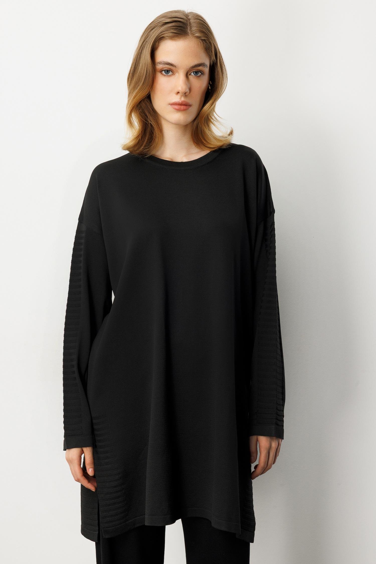 Yırtmaç Detaylı Triko Tunik-SİYAH