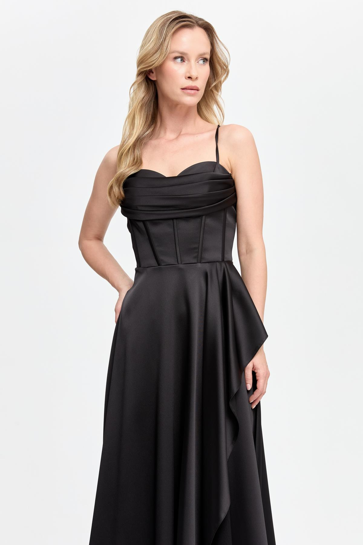 Yırtmaçlı Uzun Saten Abiye - SİYAH