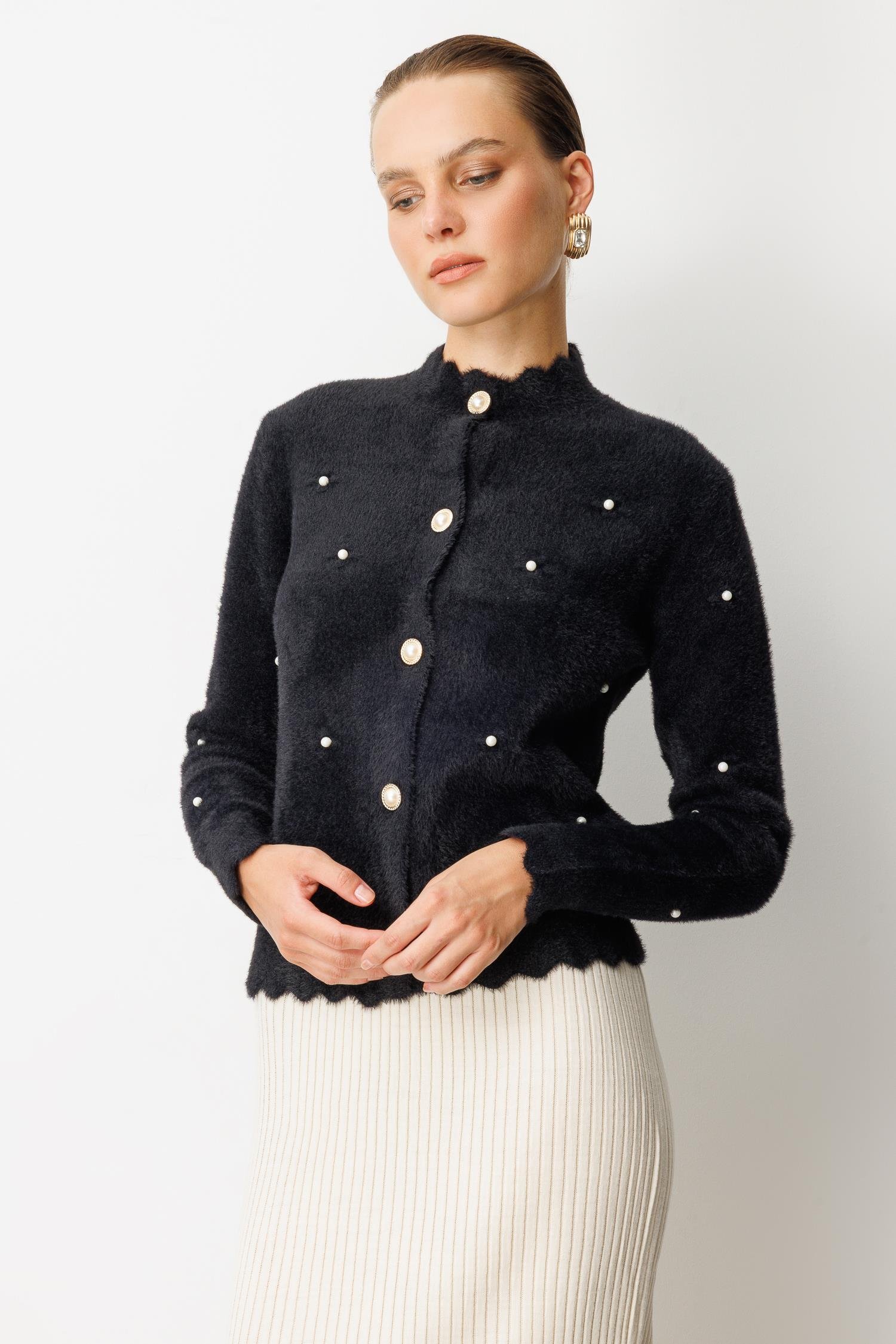 Yumuşak Dokulu Düğme Detay Triko Hırka-SİYAH