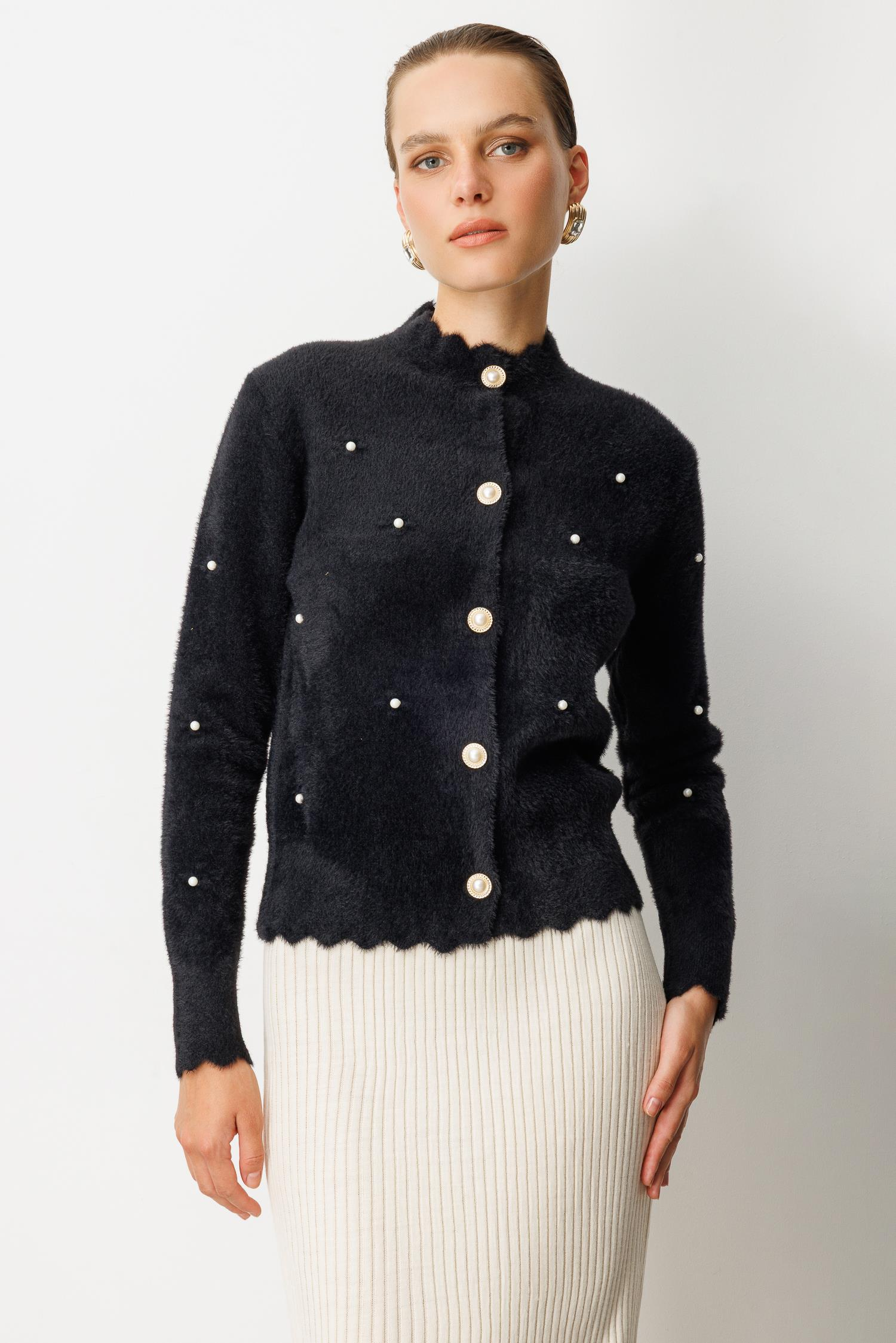 Yumuşak Dokulu Düğme Detay Triko Hırka-SİYAH