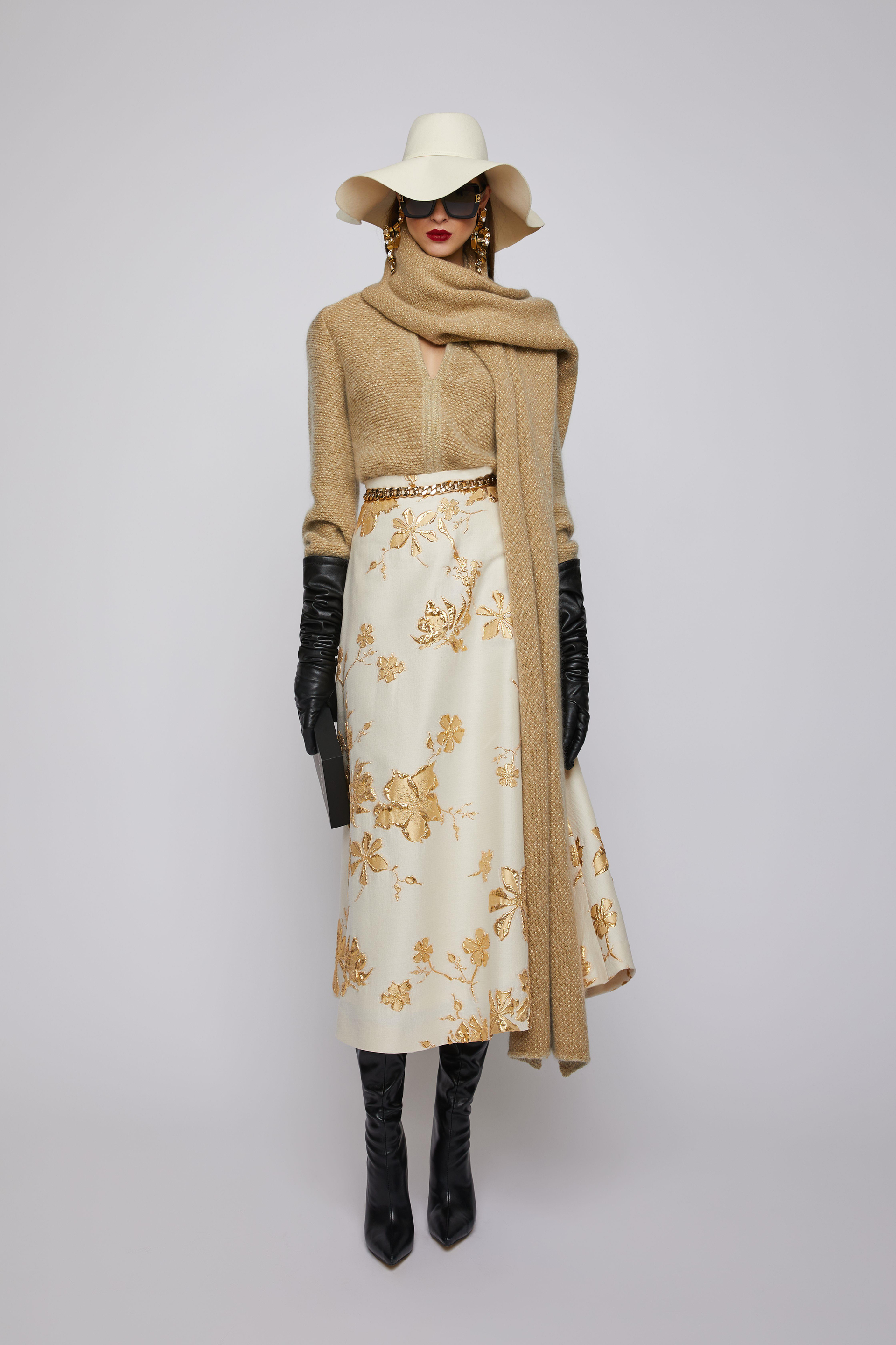 ESCADA  KAZAK