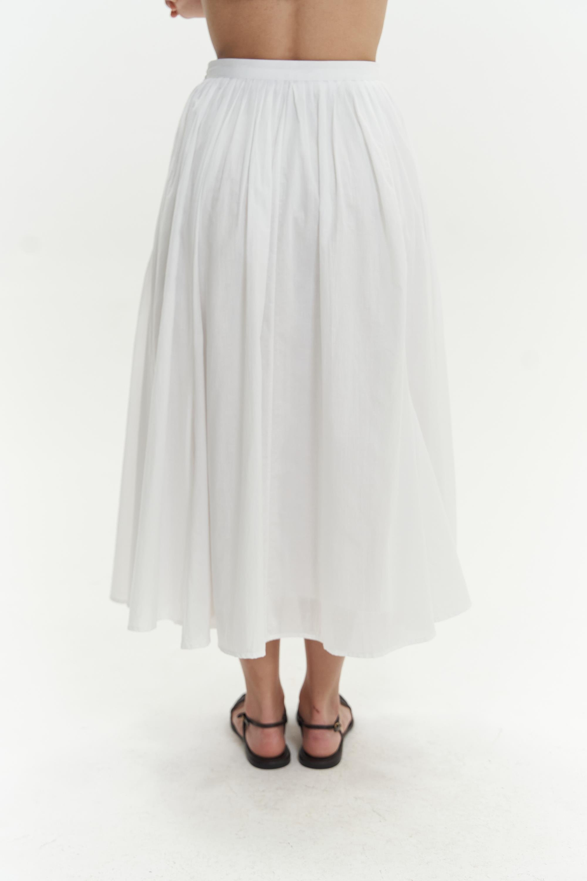 Amaya Bilek Hizasında Pileli Beyaz Etek