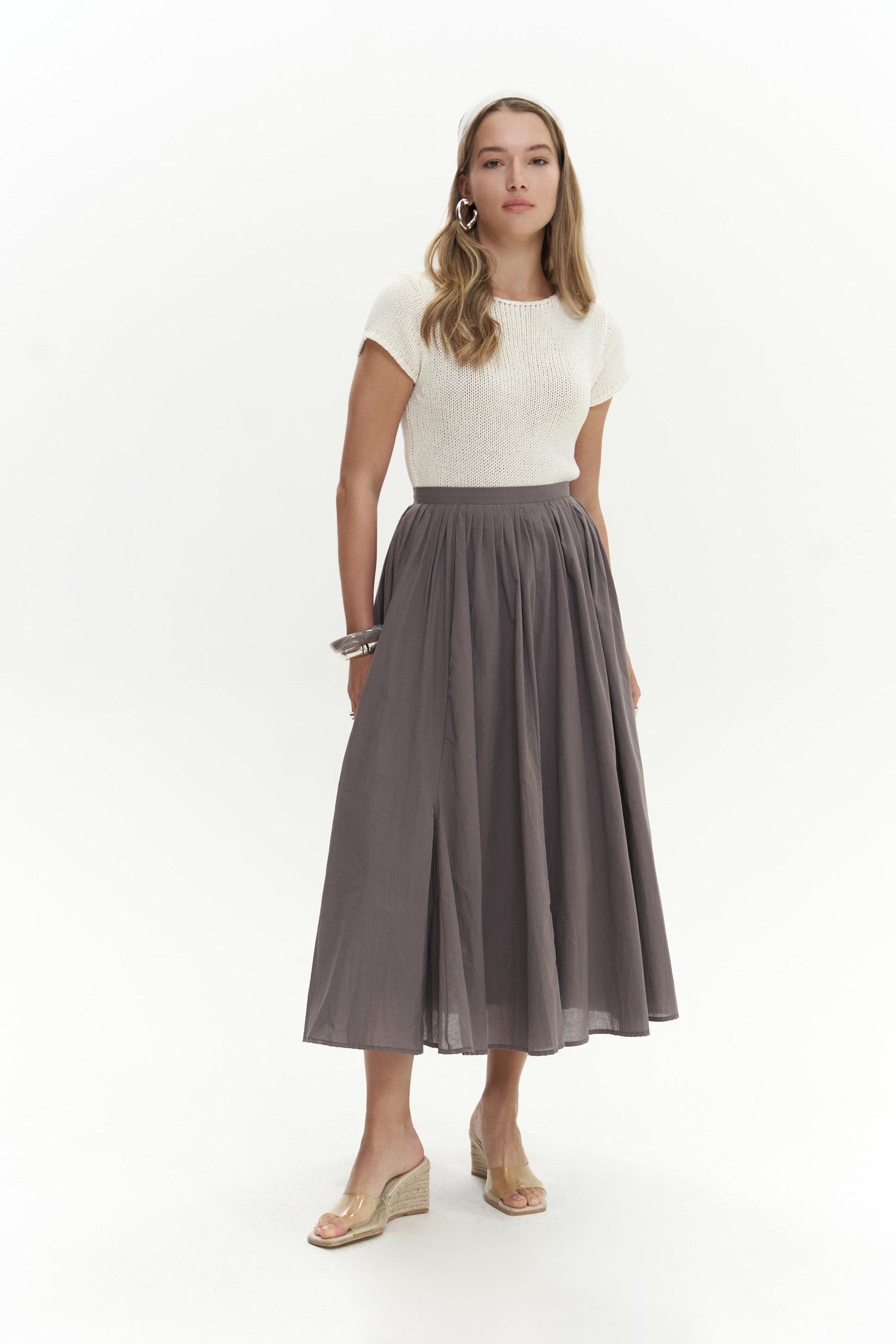 Amaya Bilek Hizasında Pileli Füme Etek