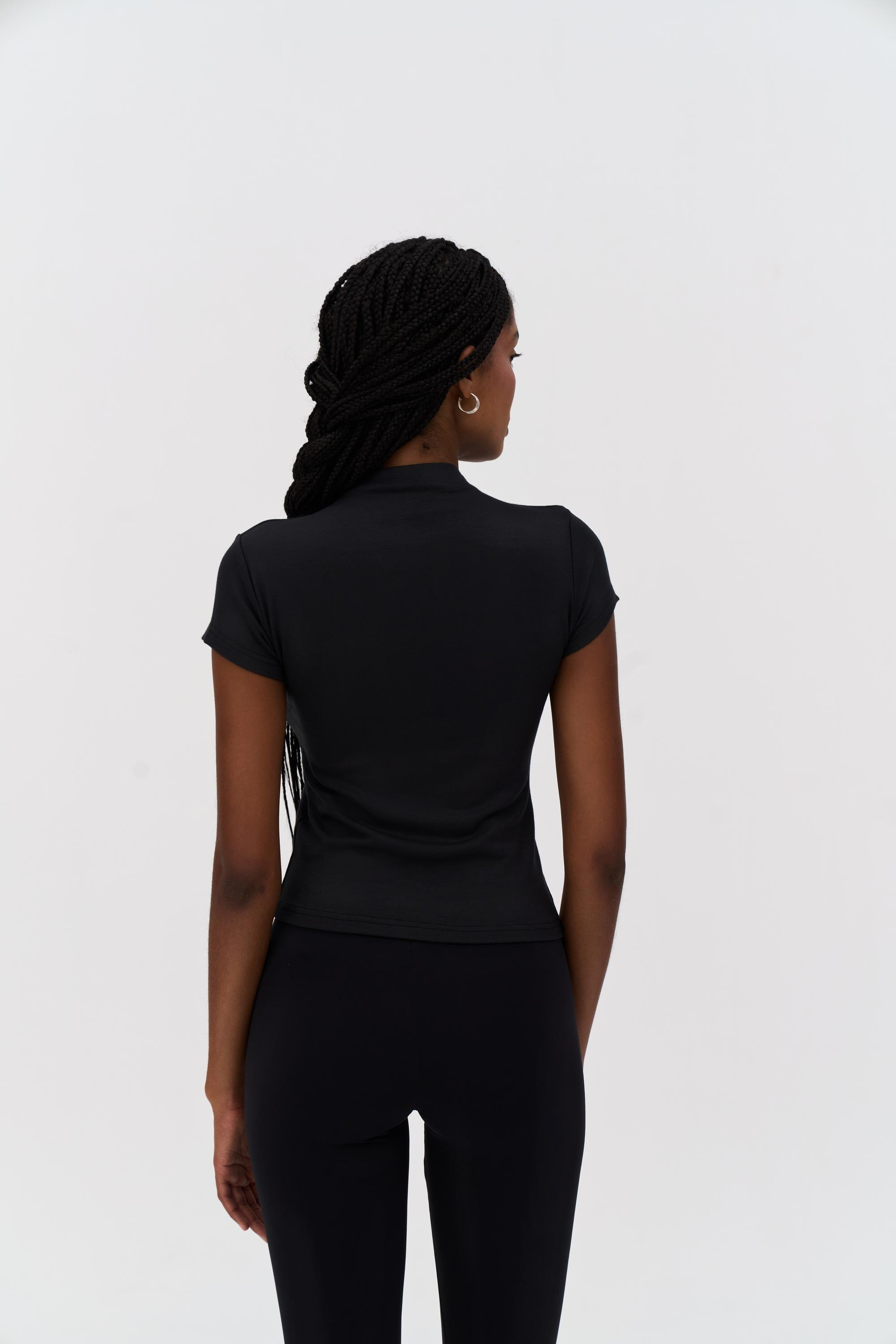 Anvers High Neck Black Crop