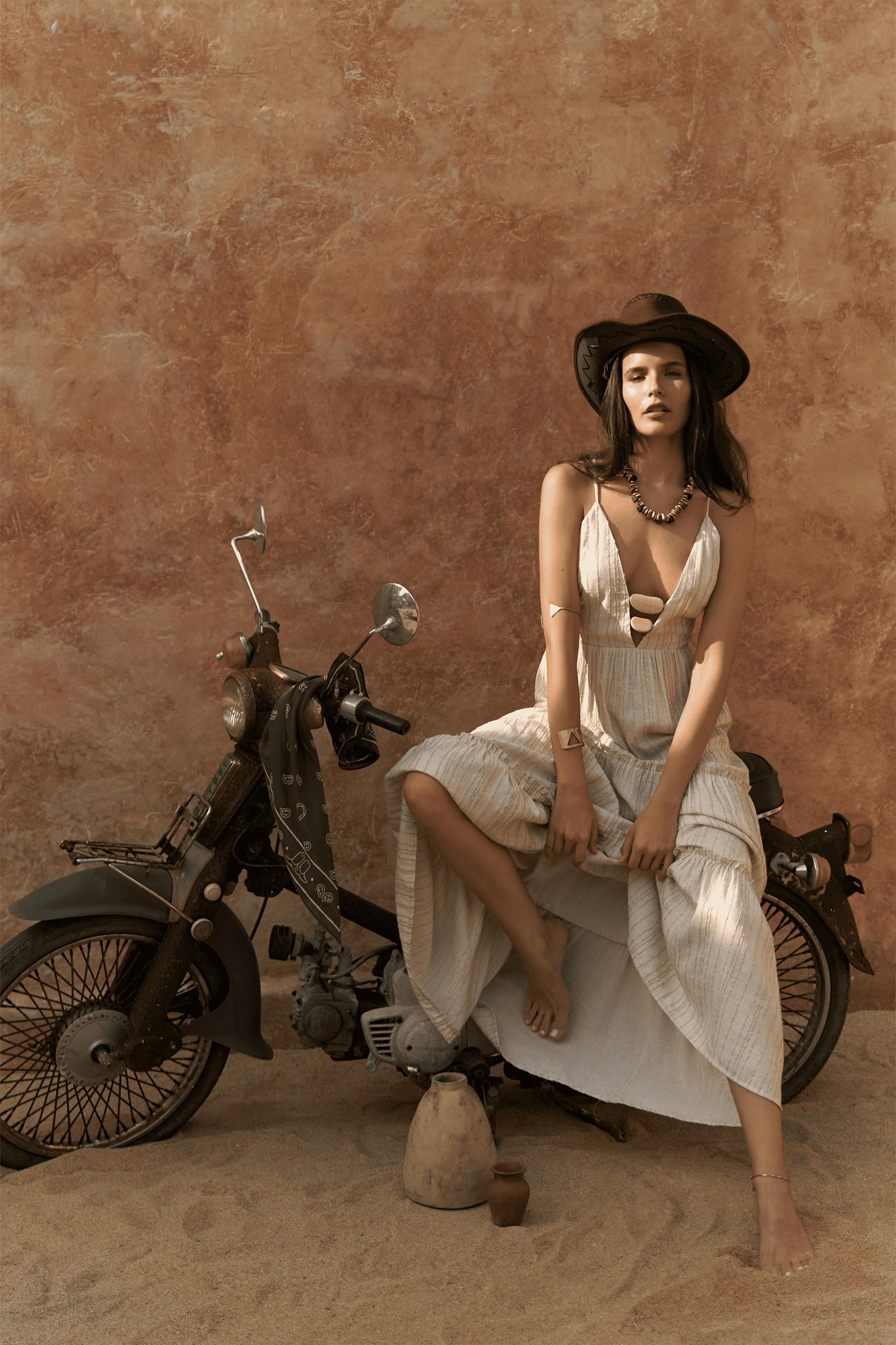 Asman Boncuk Detay Bej Elbise