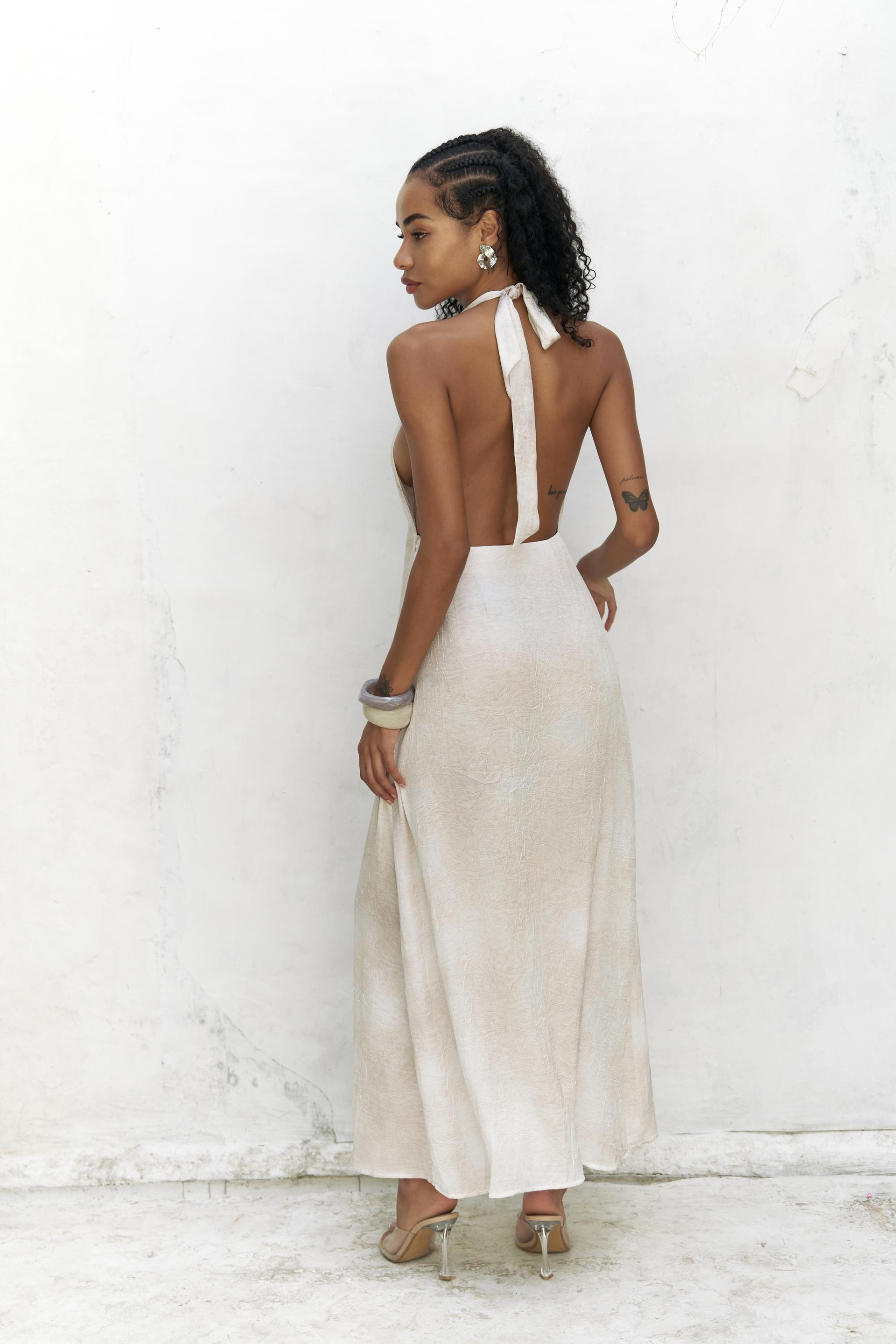 Bahirfiyon Bağlamalı Boncuk Detaylı Bej Uzun Elbise